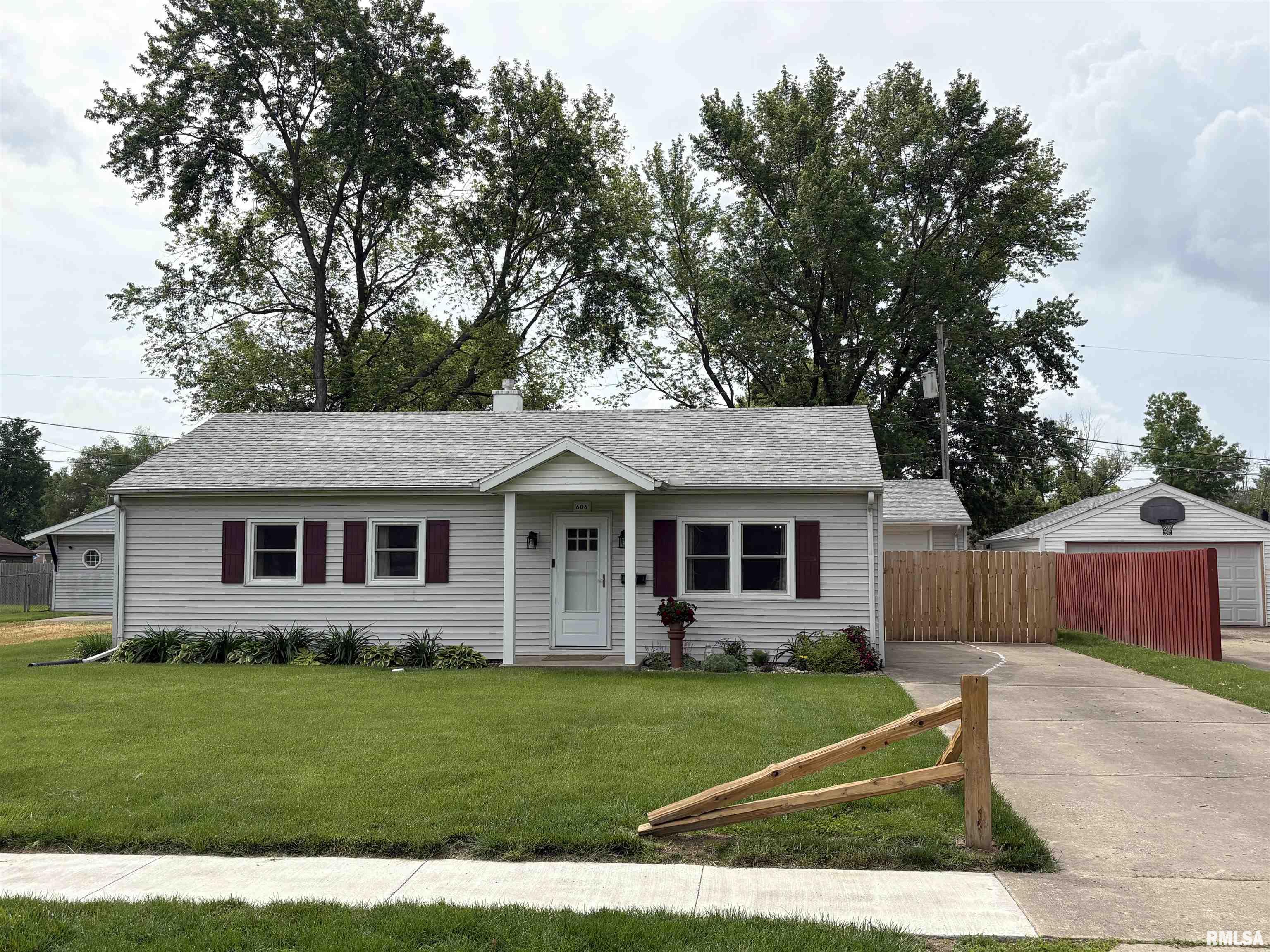 606 Lasalle Boulevard, Marquette Heights, Illinois image 1