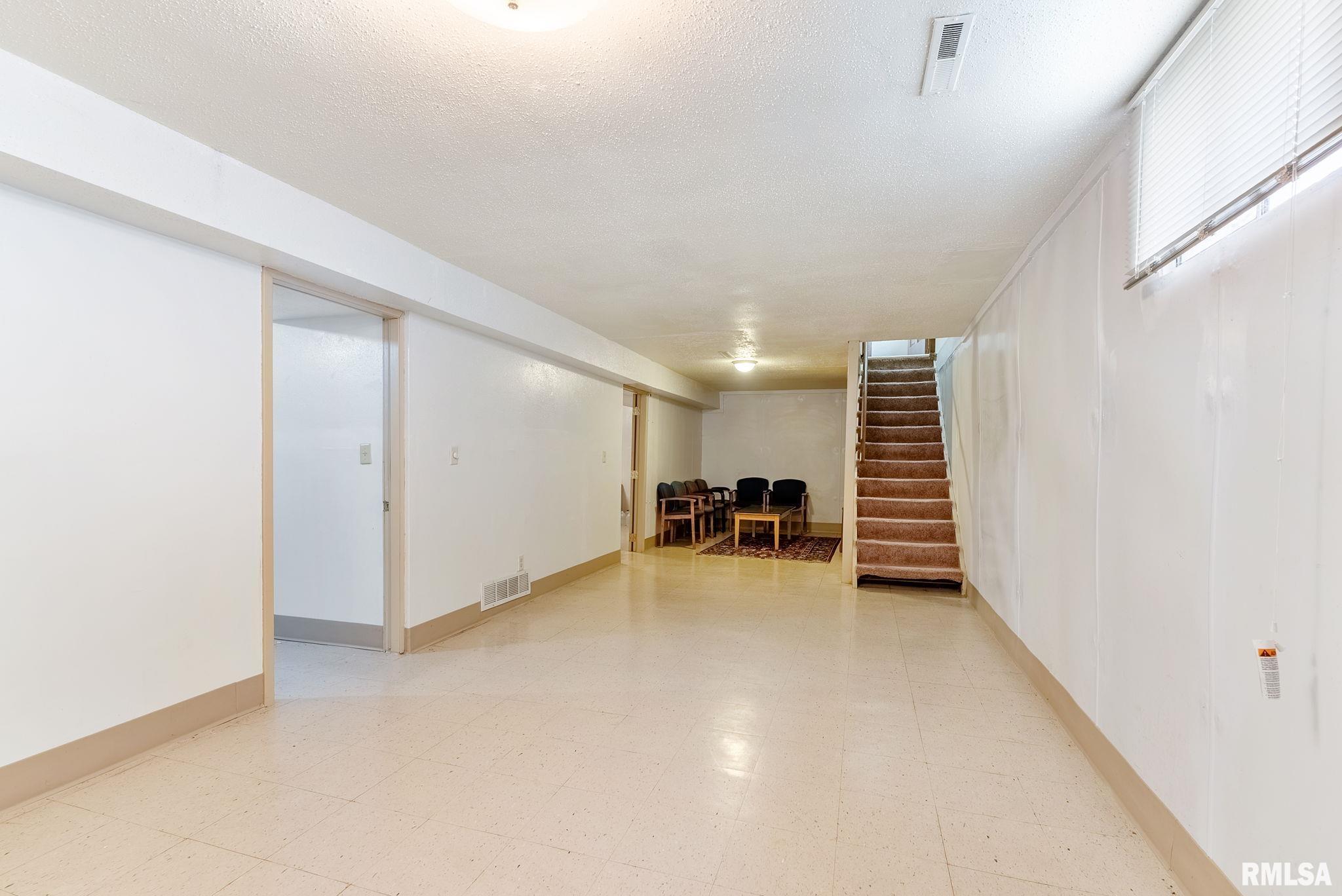 325 W 64th Street, Davenport, Iowa image 16