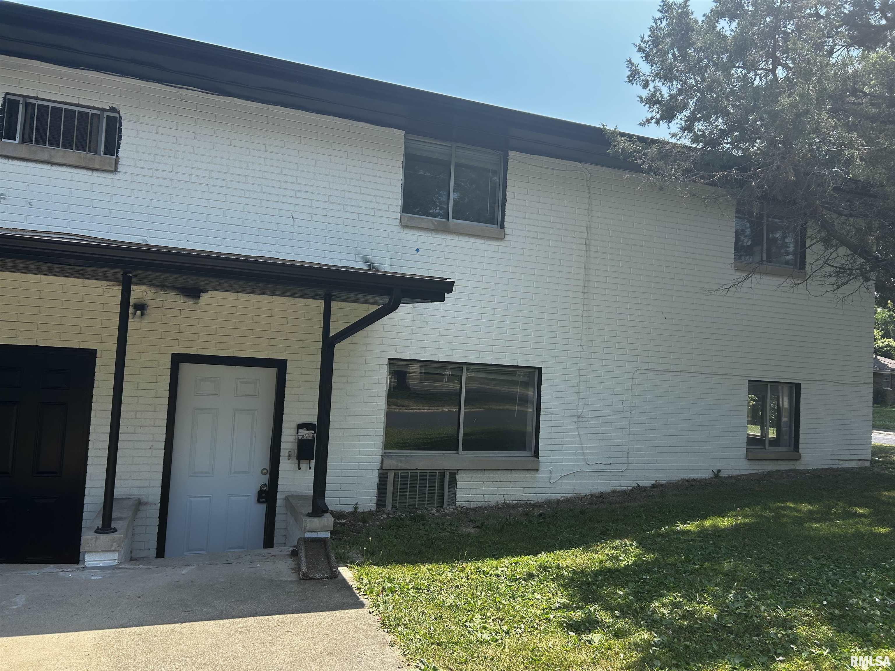 Photo 1 of 9 — 2920 W WOODBINE Drives, Peoria, IL 61604