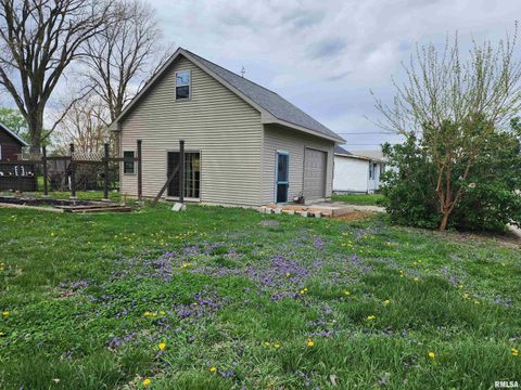 Photo of 711 N MADISON Street, Lincoln, IL 62656 (MLS # CA1042973)