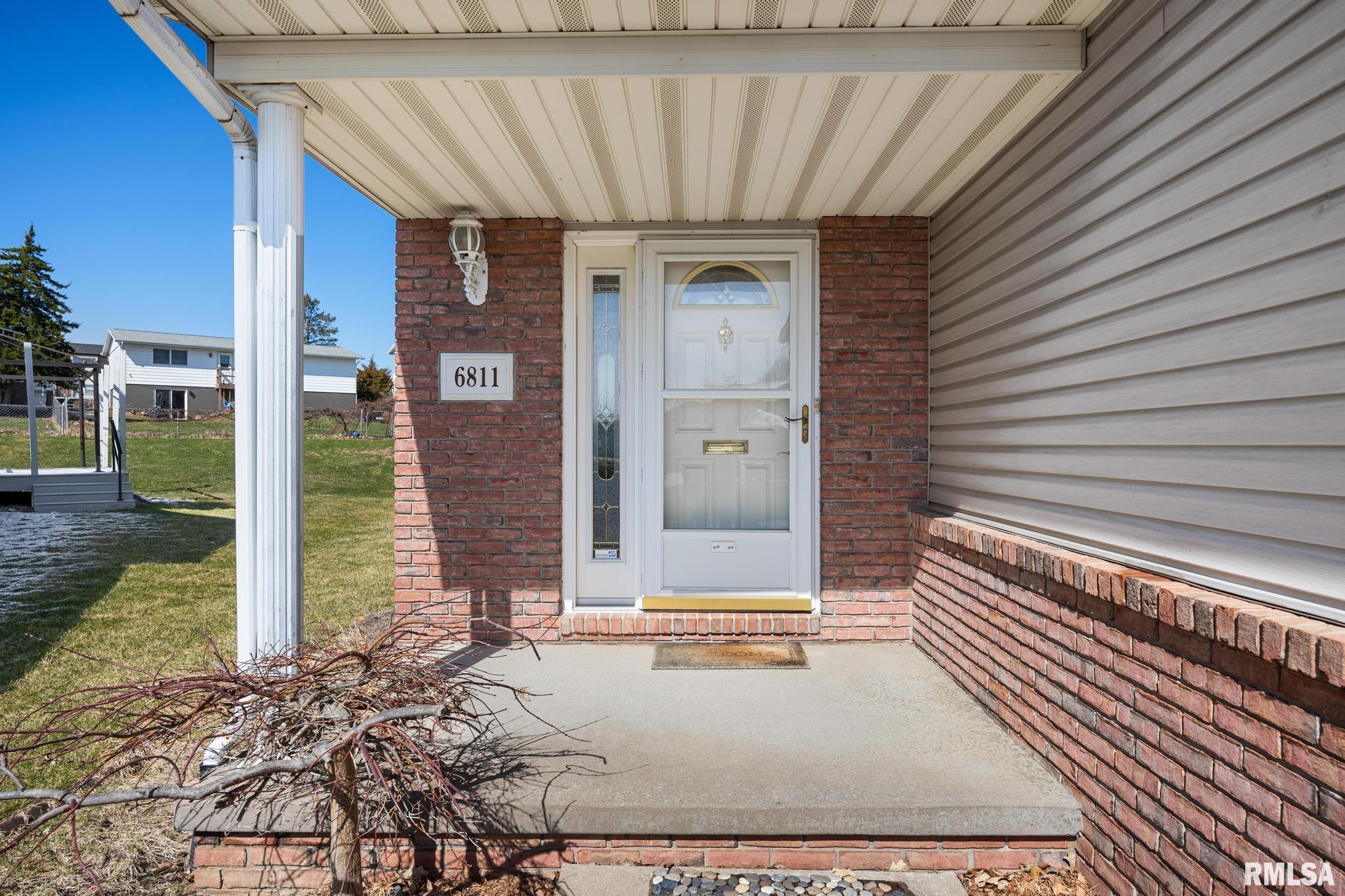 6811 N Woodbrook Court, Peoria, Illinois image 3