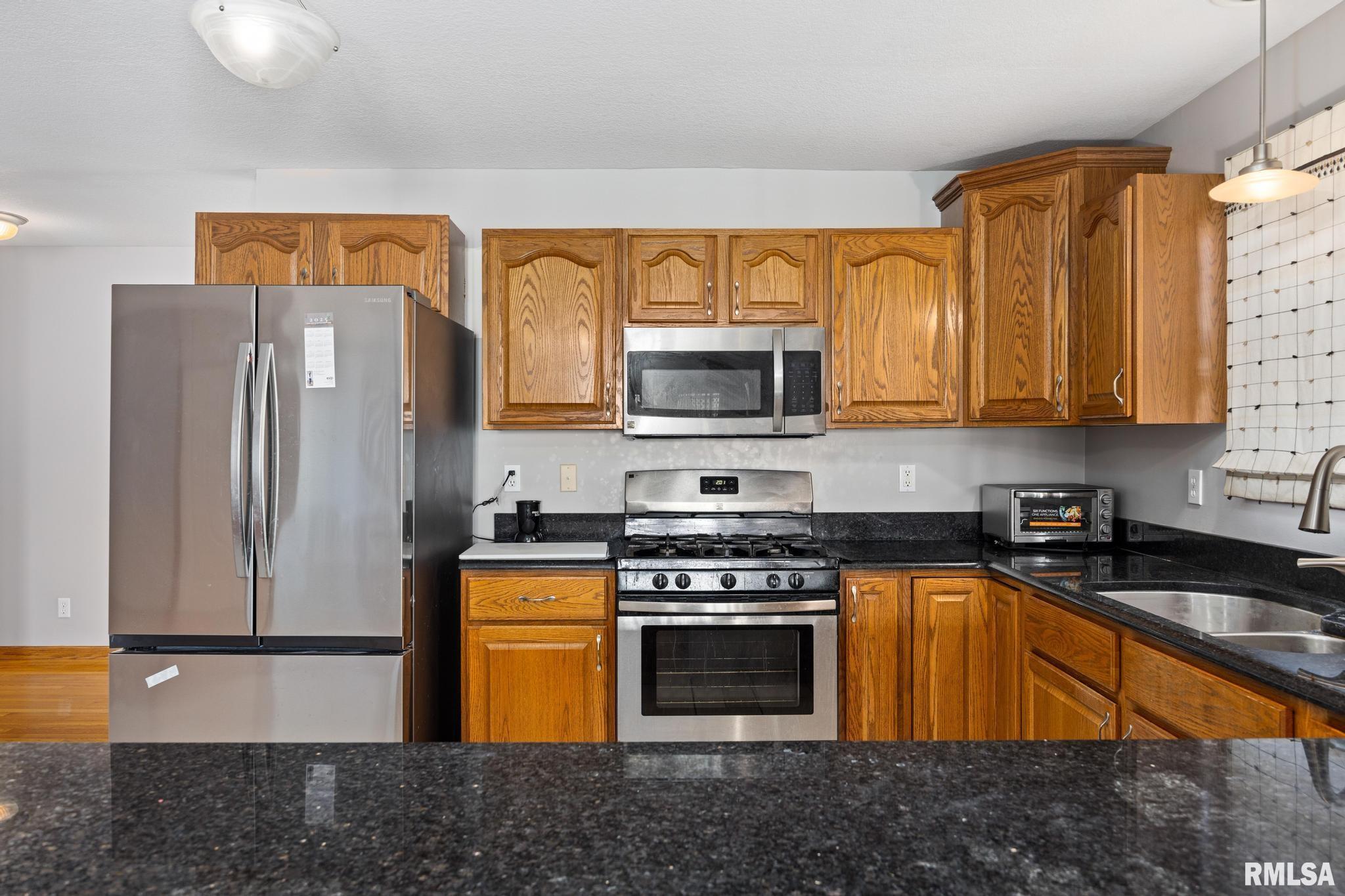 6811 N Woodbrook Court, Peoria, Illinois image 6