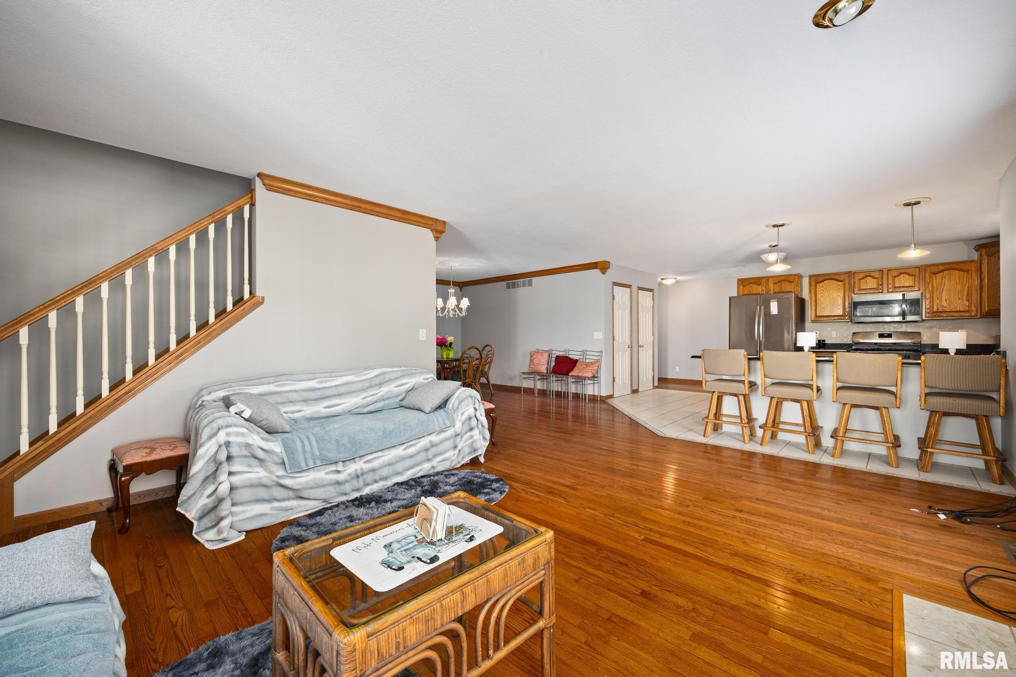 6811 N Woodbrook Court, Peoria, Illinois image 11