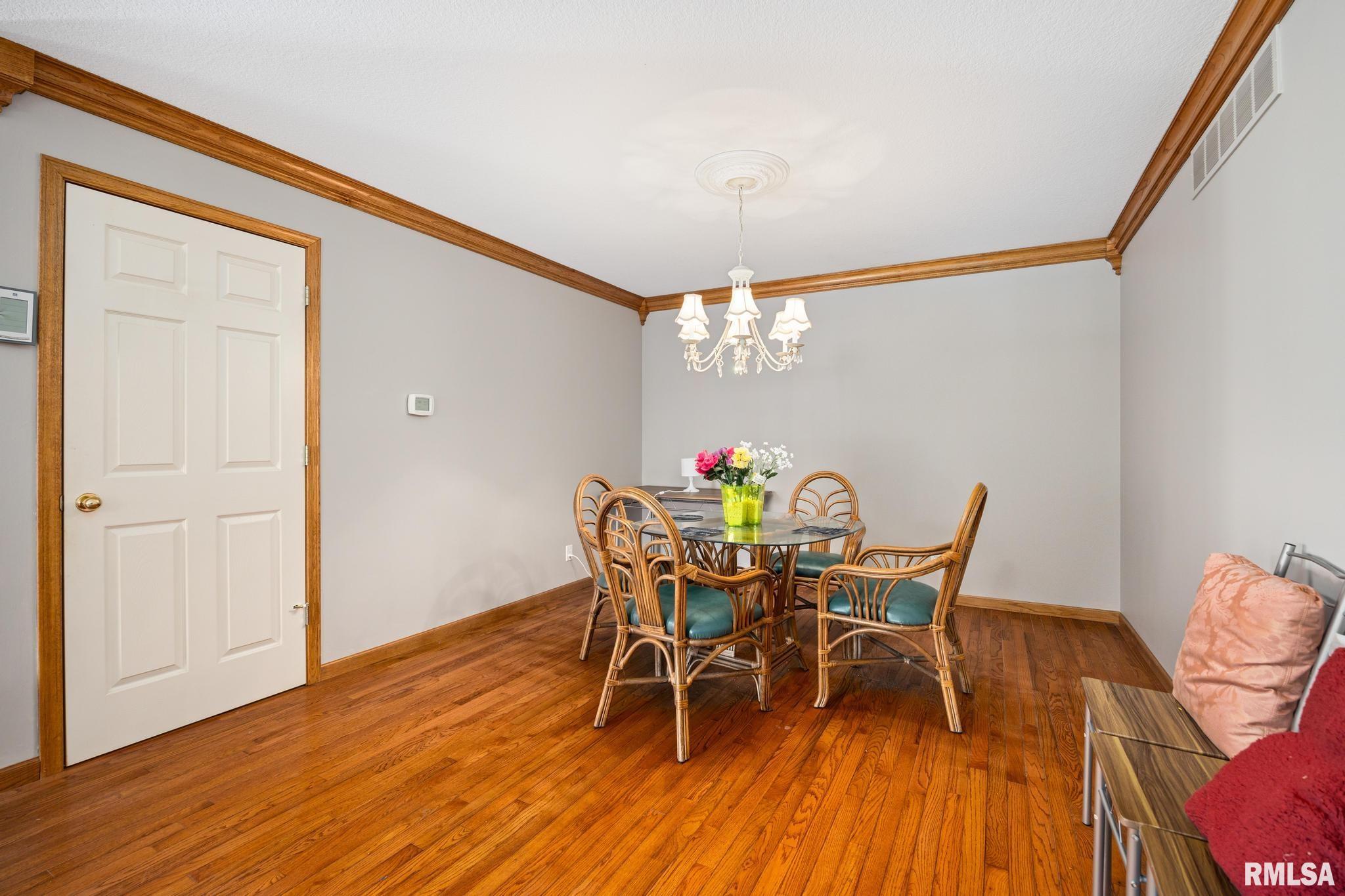 6811 N Woodbrook Court, Peoria, Illinois image 8
