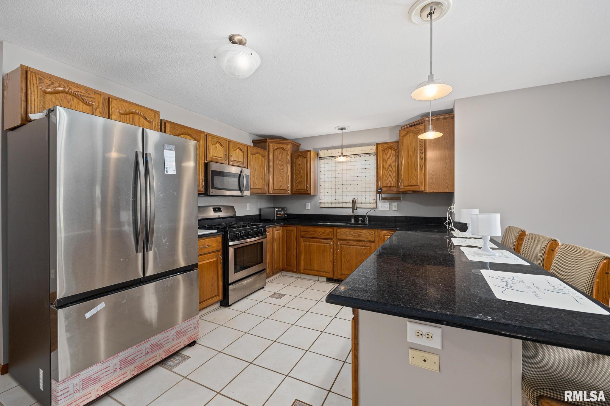 6811 N Woodbrook Court, Peoria, Illinois image 5