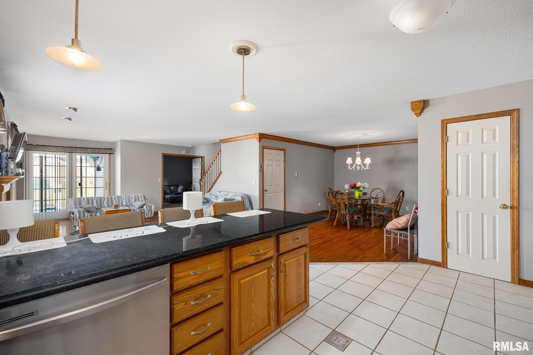 6811 N Woodbrook Court, Peoria, Illinois image 7