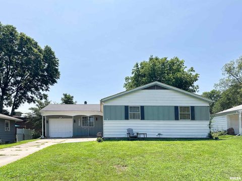 Homes For Sale - 1800 E Saint Jude Court<br/> Peoria Heights, IL 61616