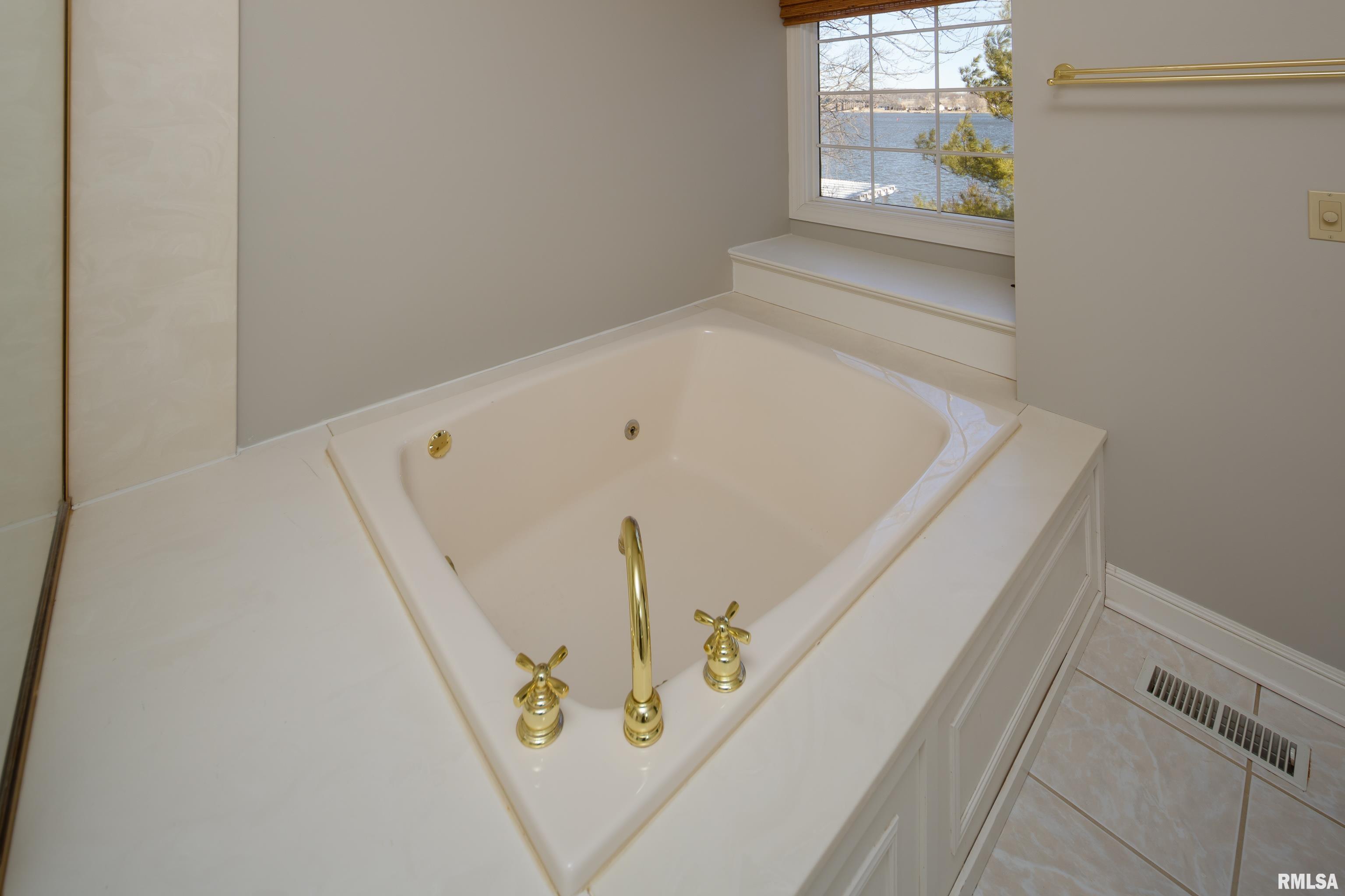 2 S Shore Lane, Rapids City, Illinois image 27