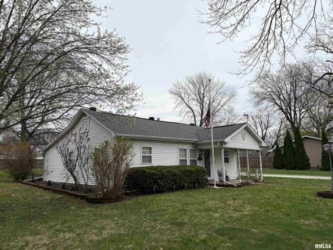 Photo of 106 E LINCOLN Street, Edinburg, IL 62531 (MLS # CA1042796)