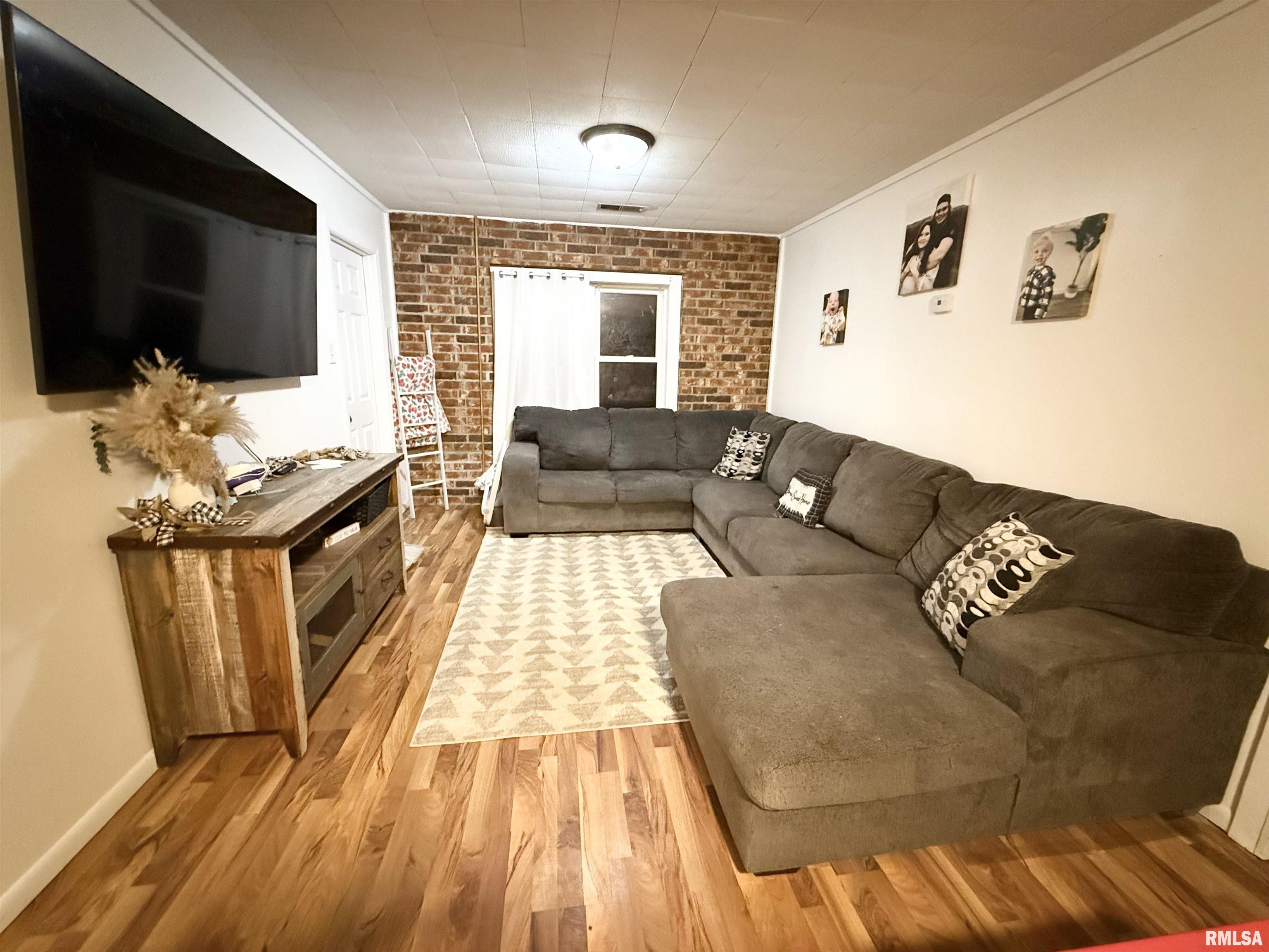303 Orr Avenue, Pekin, Illinois image 8