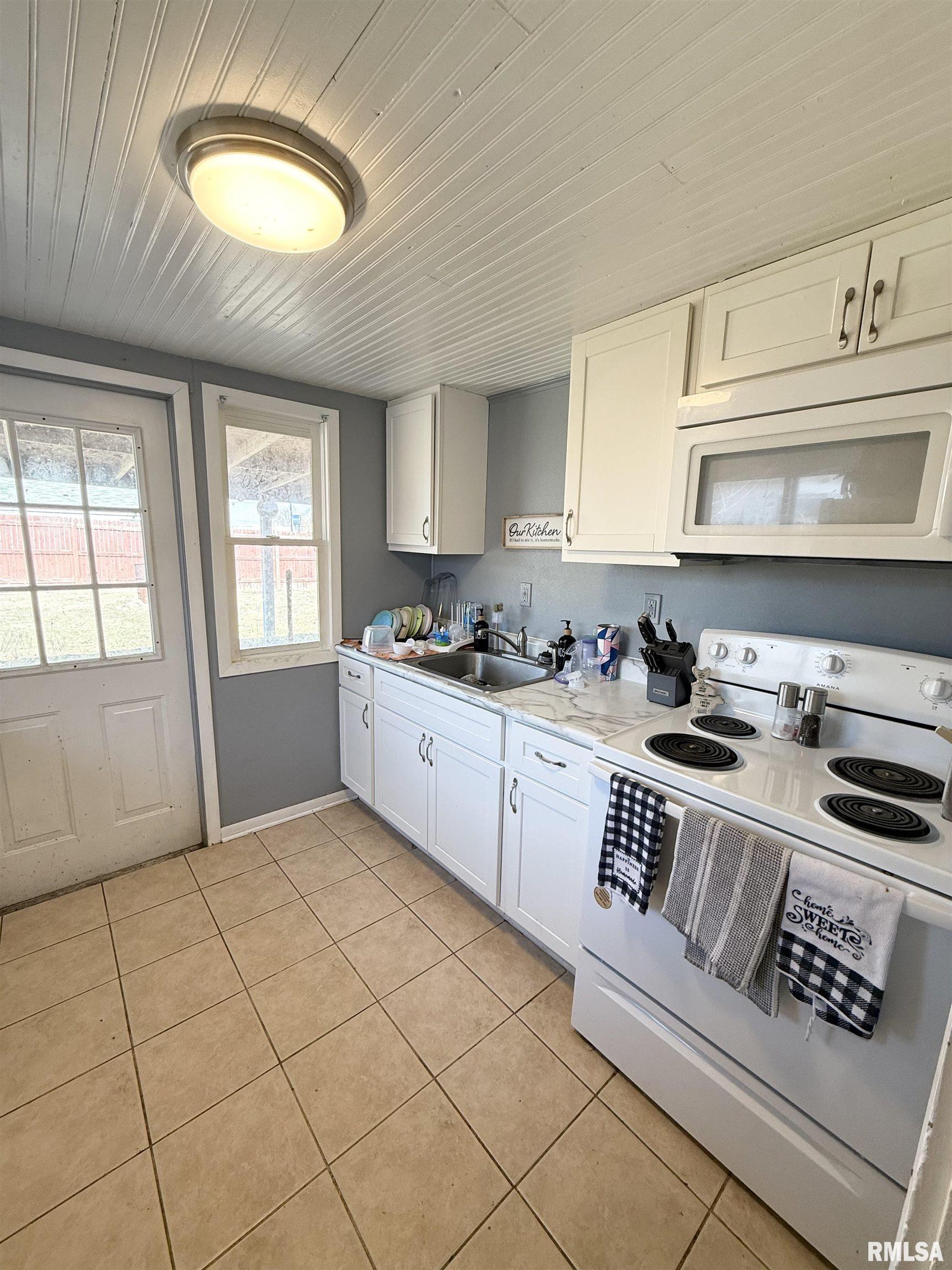 303 Orr Avenue, Pekin, Illinois image 13