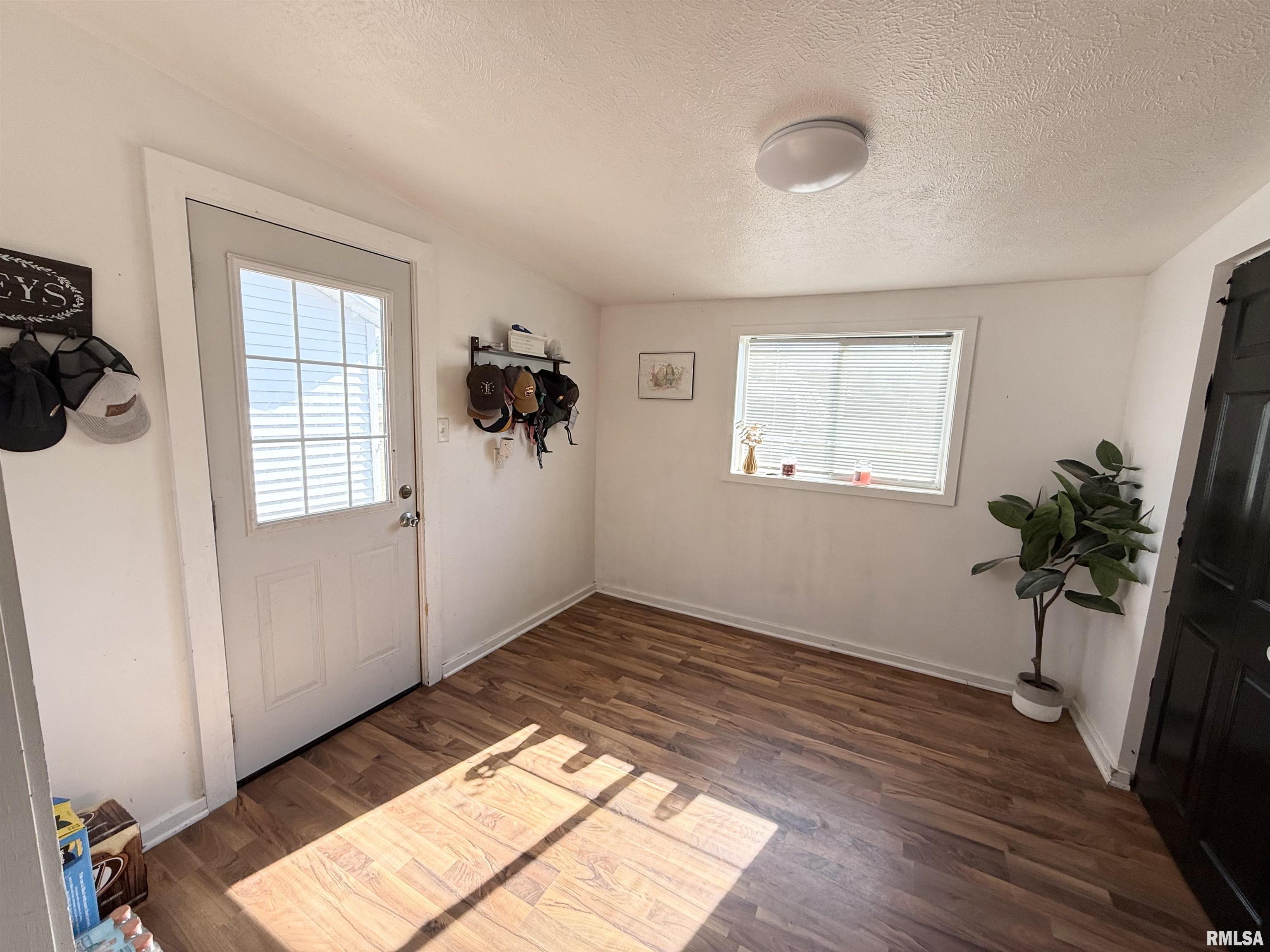 303 Orr Avenue, Pekin, Illinois image 2