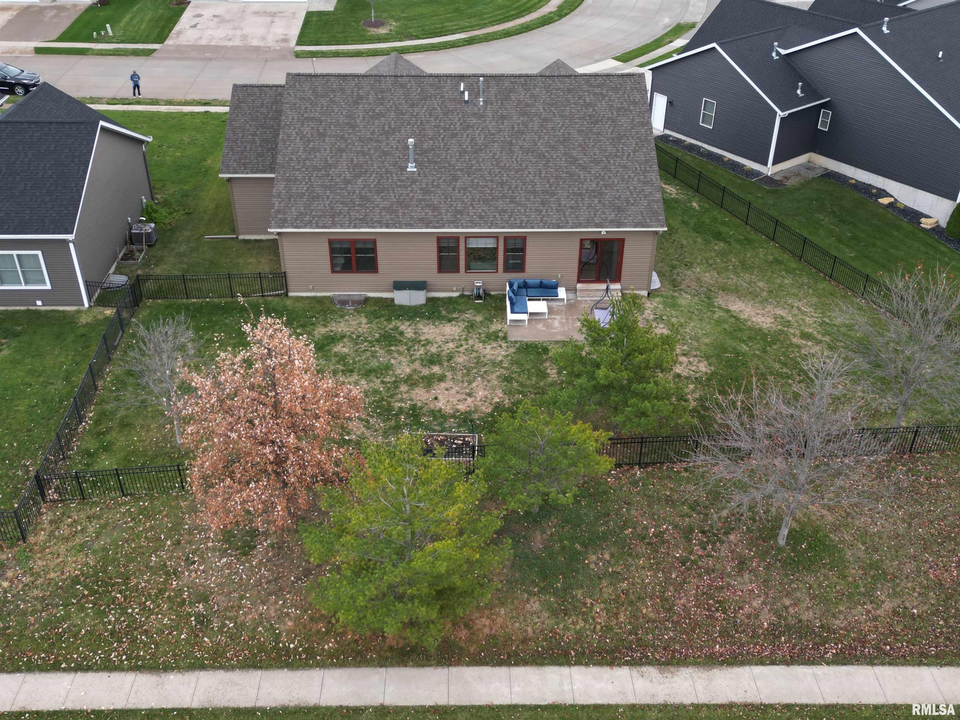 6711 Joseph Way, Bettendorf, Iowa image 38