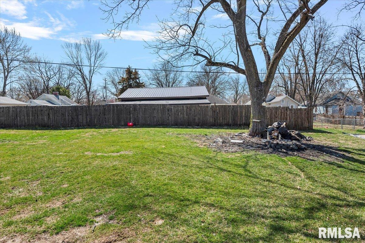 208 E Teak Street, Thayer, Illinois image 33