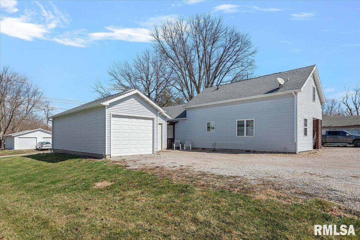 208 E Teak Street, Thayer, Illinois image 37