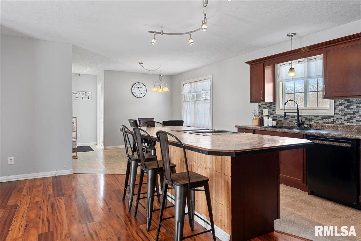 208 E Teak Street, Thayer, Illinois image 9