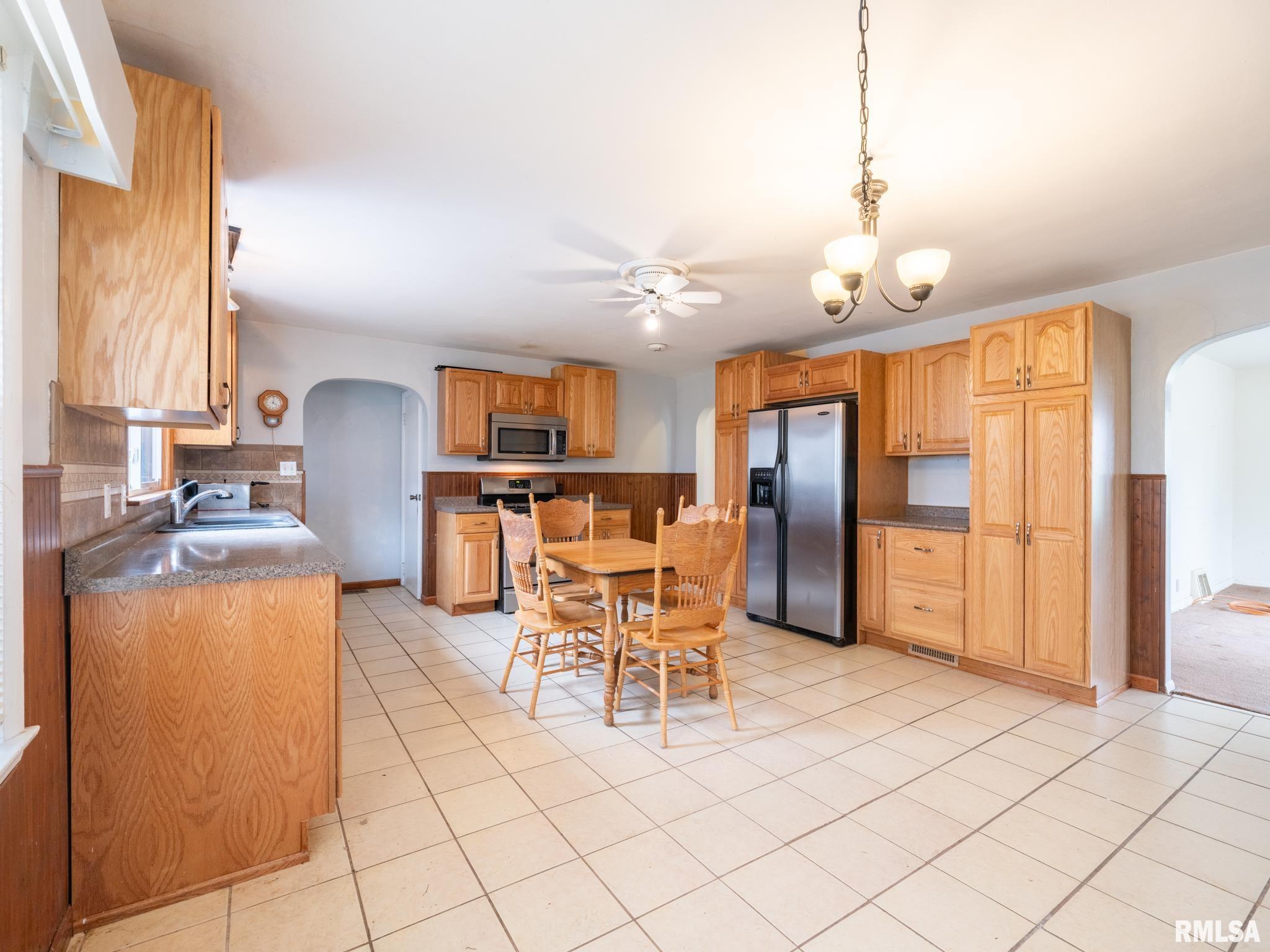 210 S Cone Street, Farmington, Illinois image 5