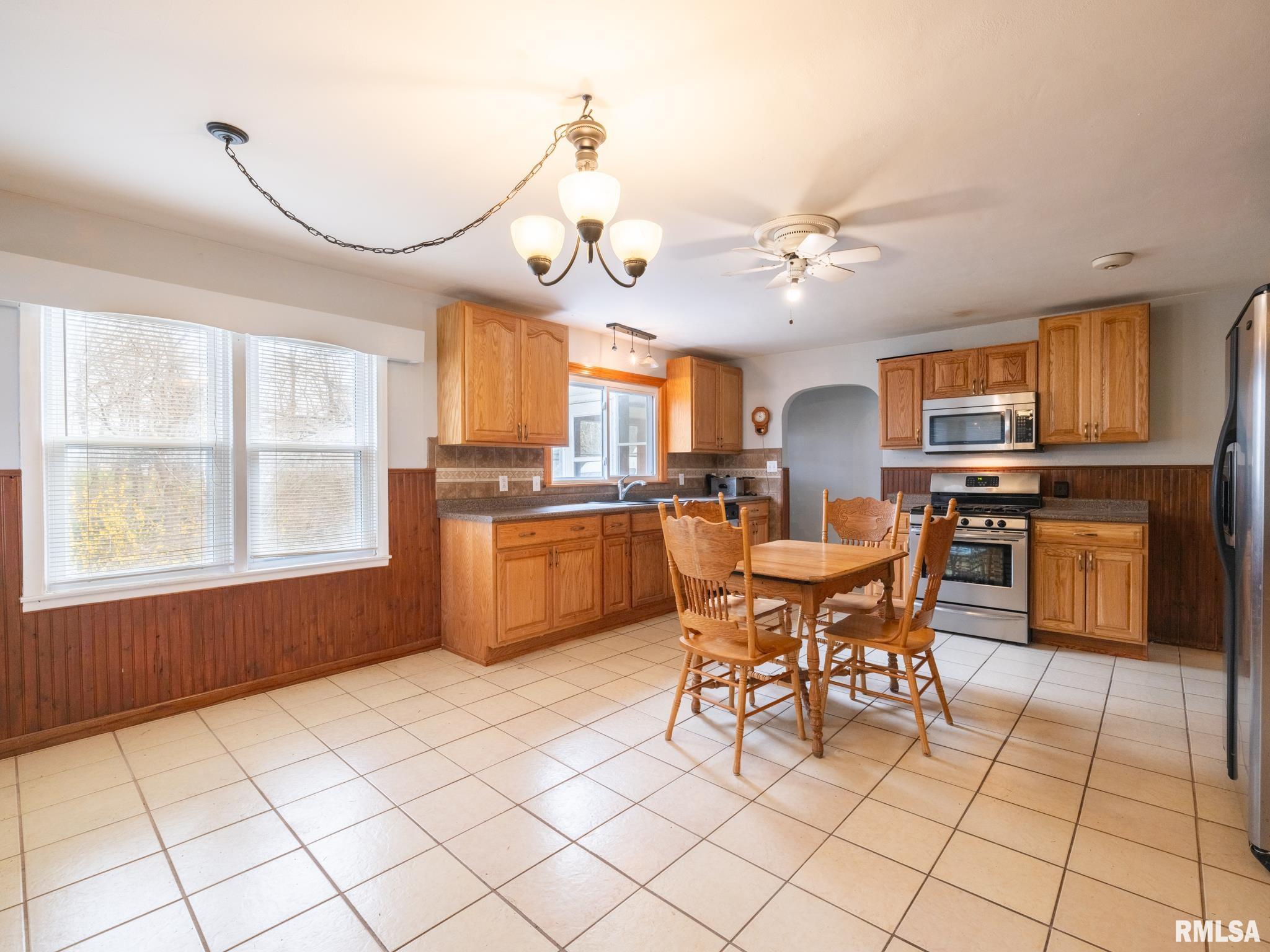 210 S Cone Street, Farmington, Illinois image 3