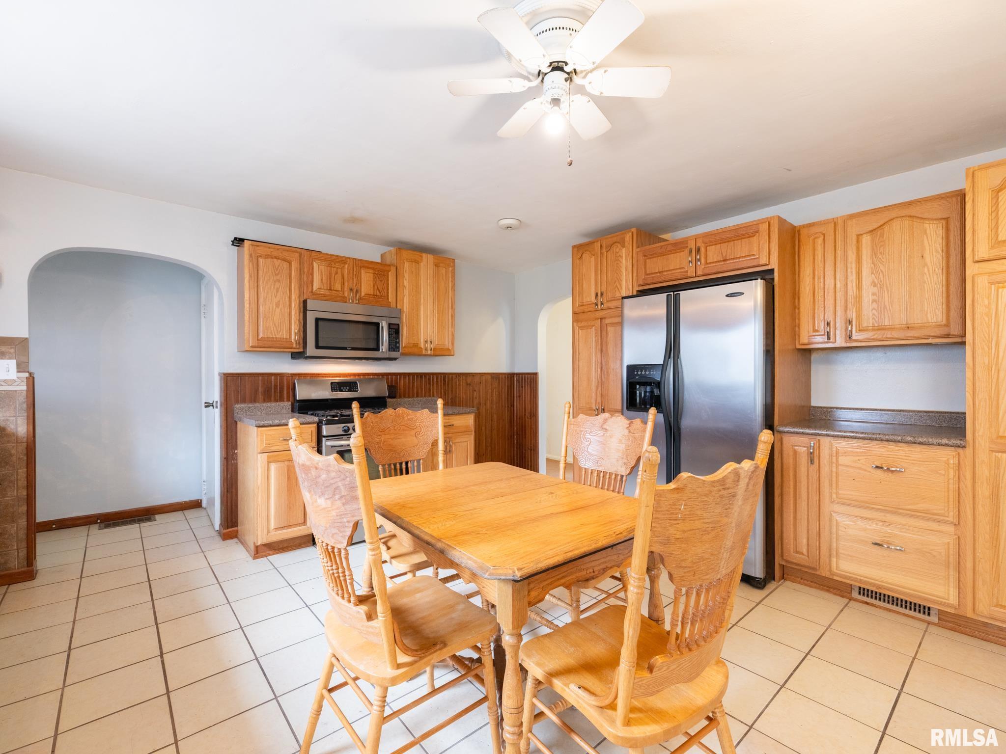 210 S Cone Street, Farmington, Illinois image 6