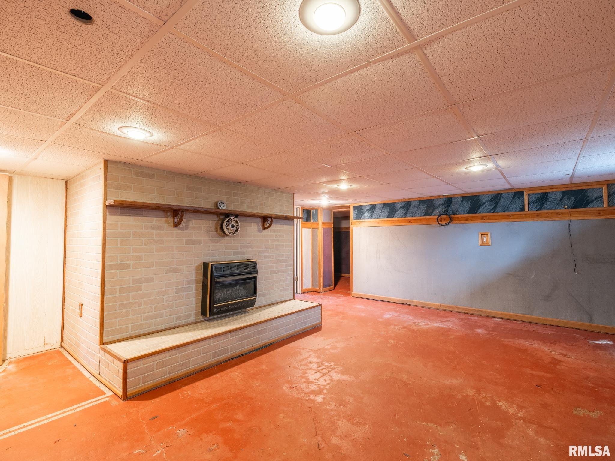 210 S Cone Street, Farmington, Illinois image 48