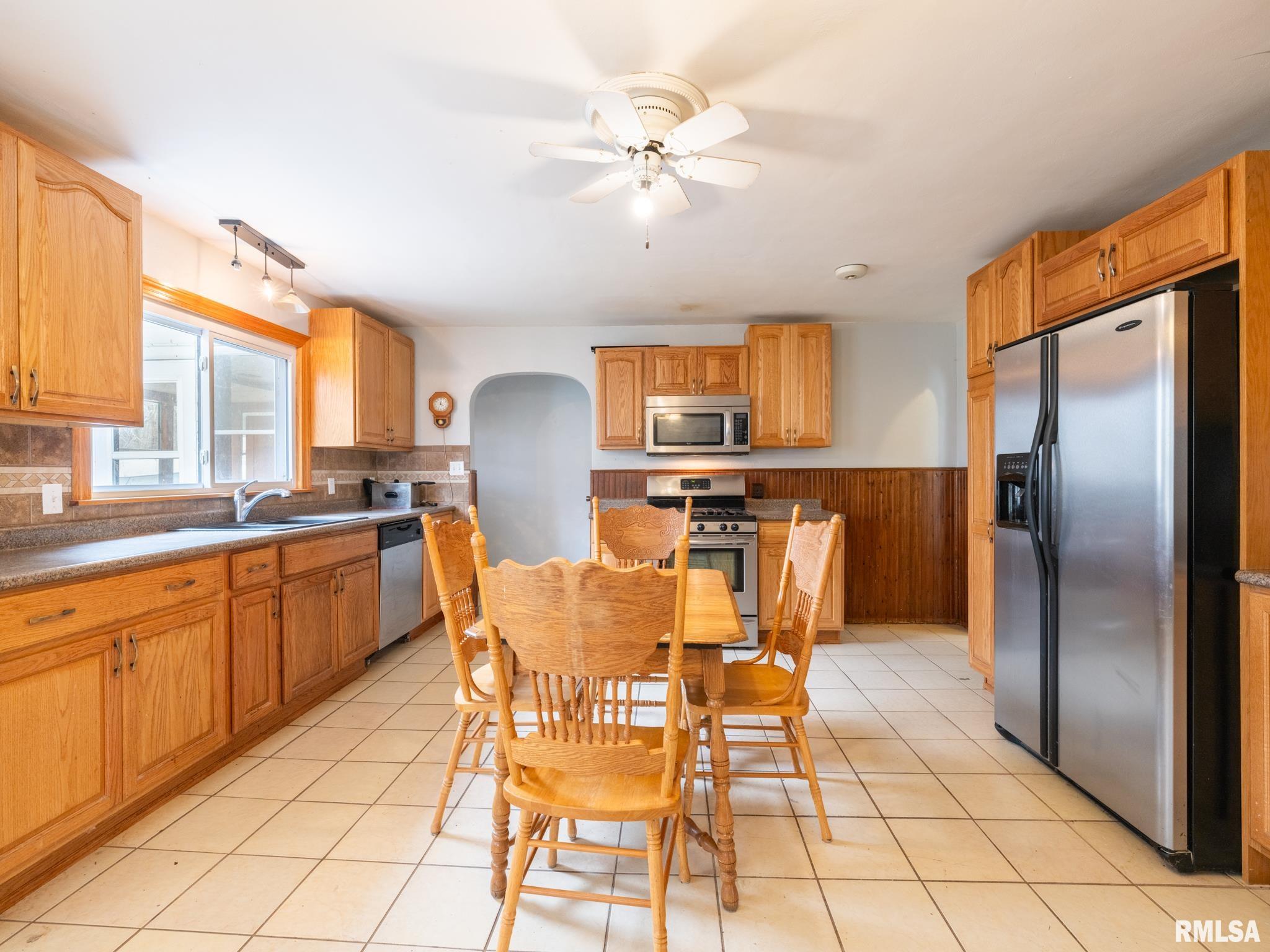 210 S Cone Street, Farmington, Illinois image 4