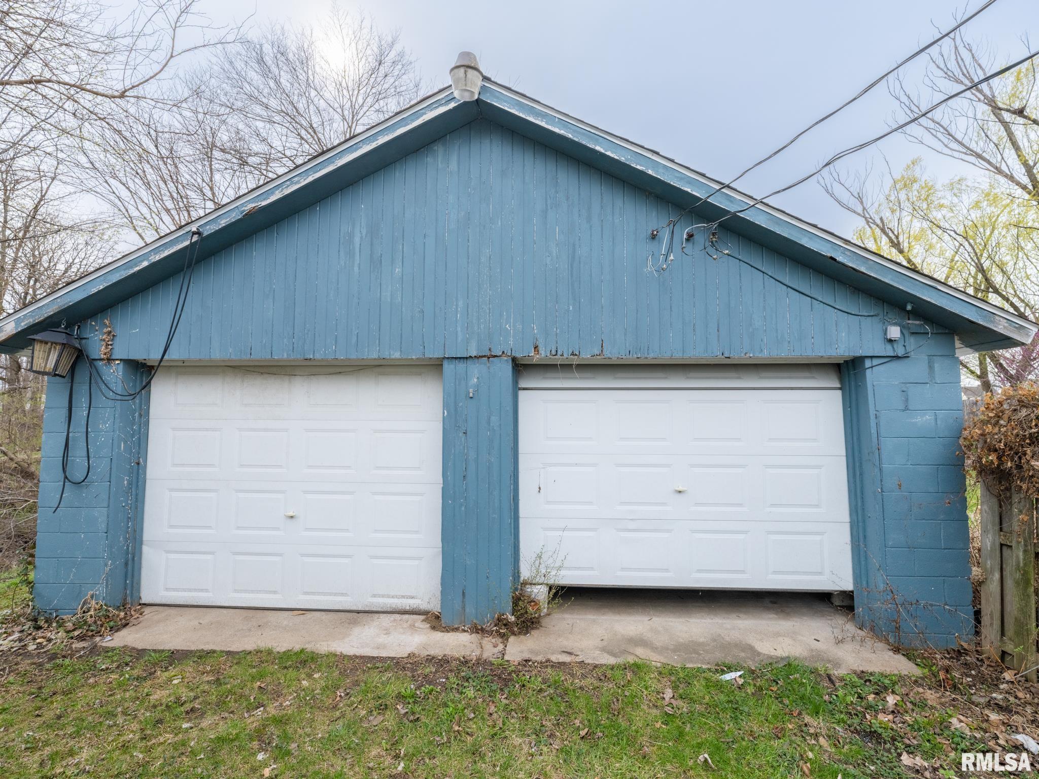 210 S Cone Street, Farmington, Illinois image 2