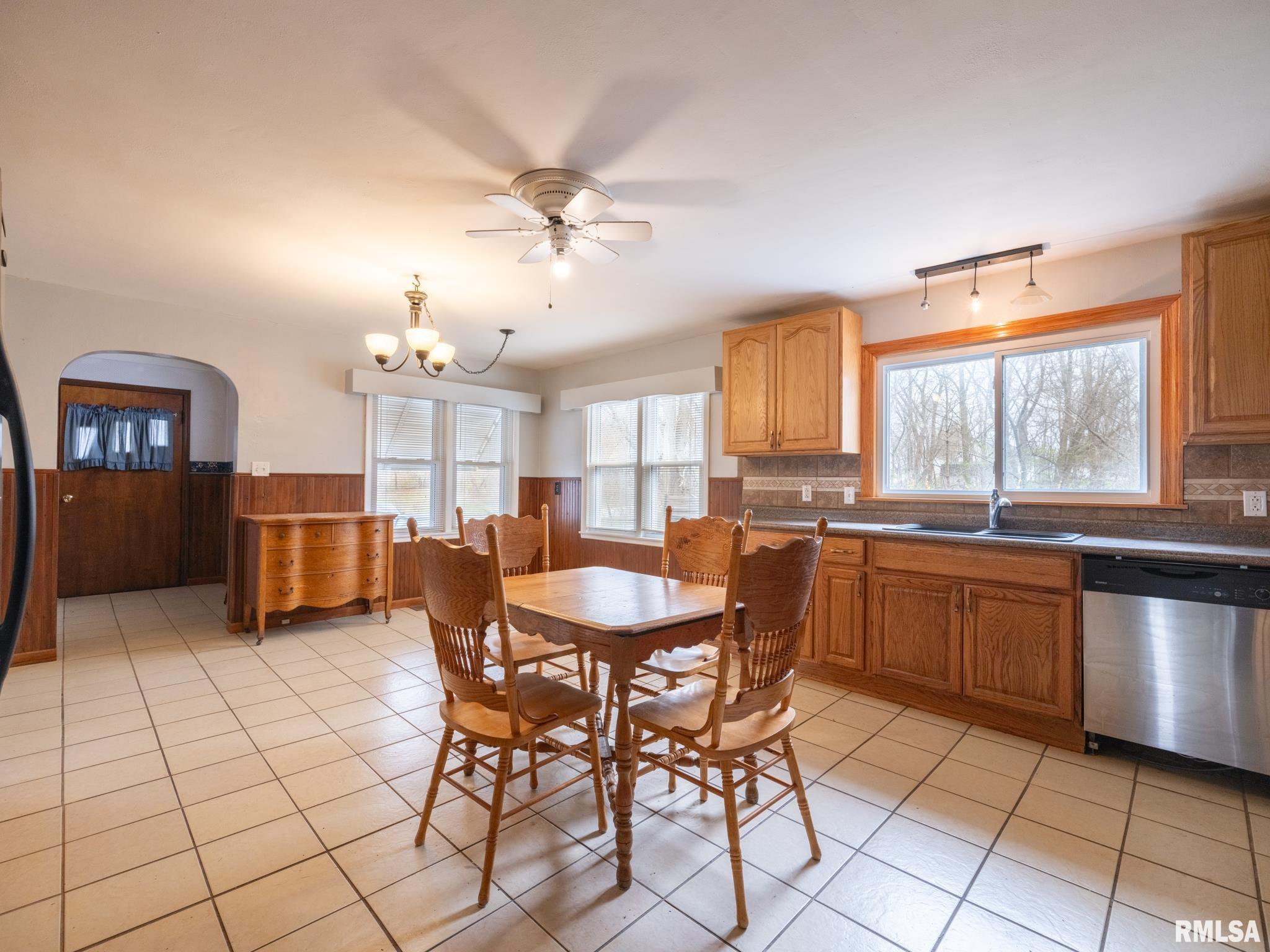 210 S Cone Street, Farmington, Illinois image 9