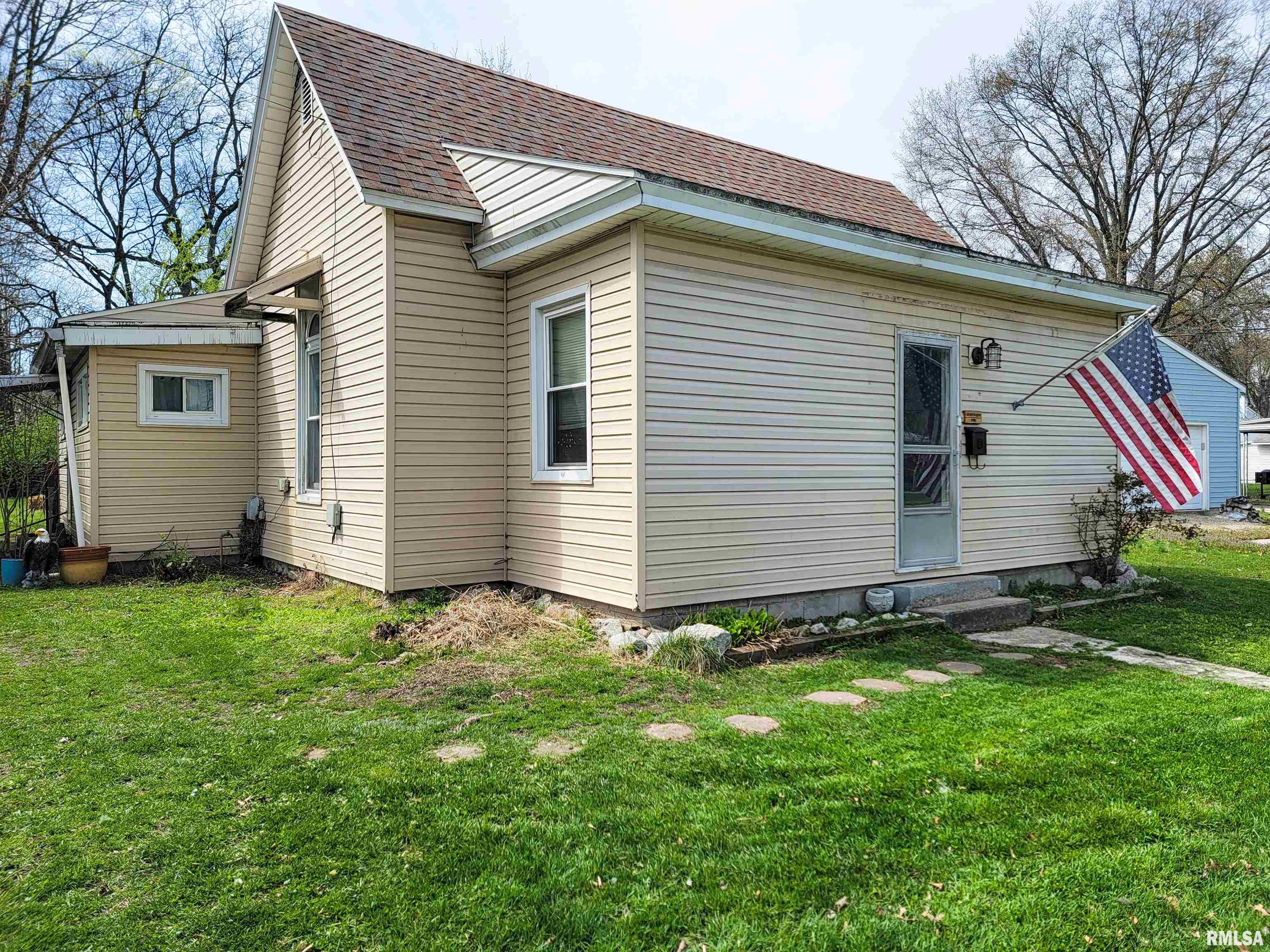 431 N Olive Street, Flora, Illinois image 1