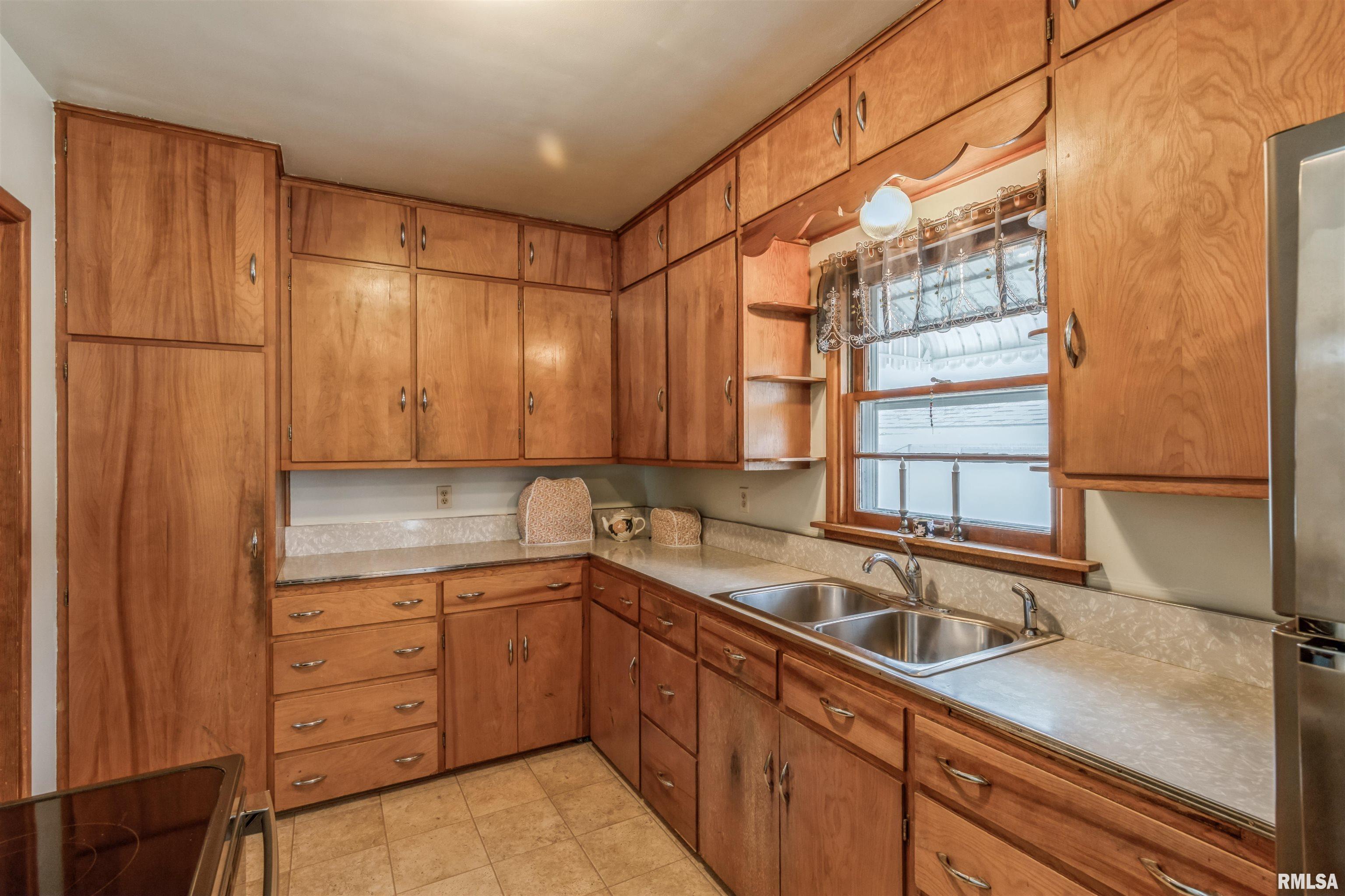 307 N 8th Avenue, Clinton, Iowa image 9
