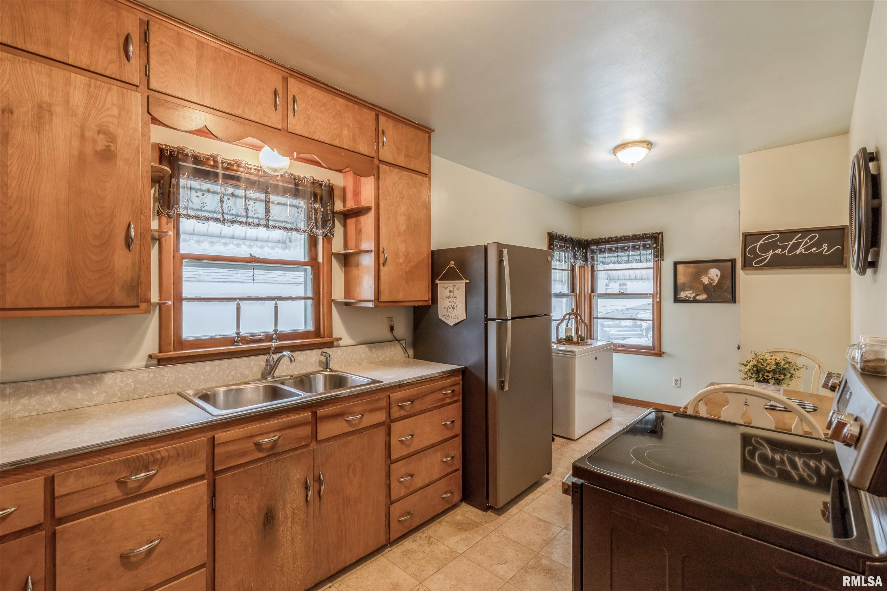 307 N 8th Avenue, Clinton, Iowa image 8