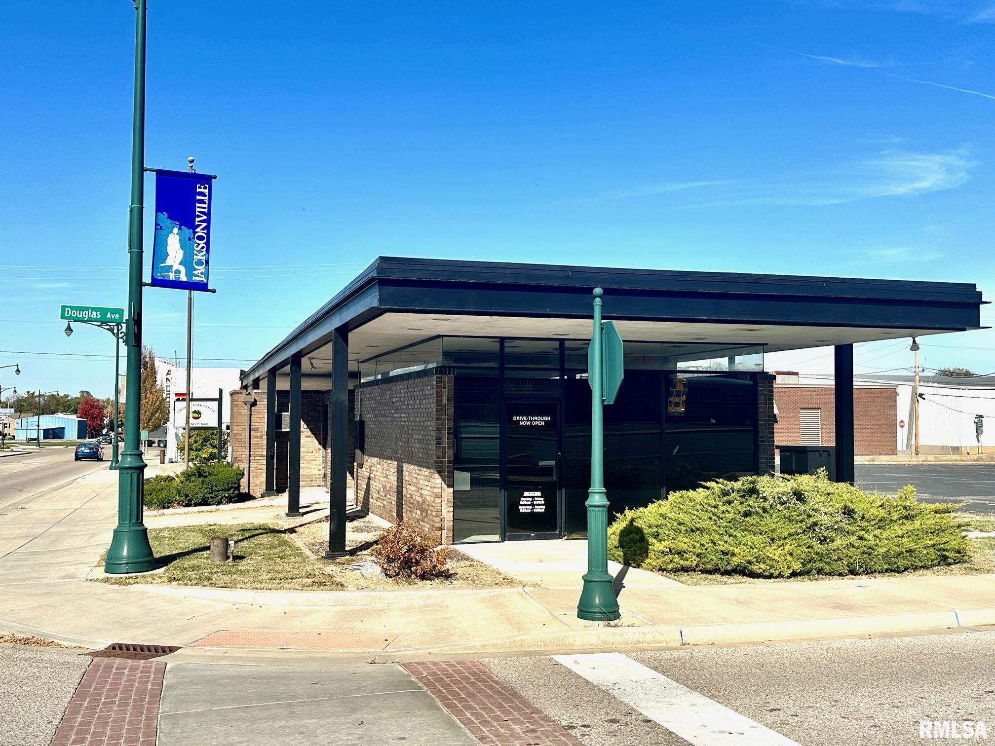 Photo 1 of 15 — 300 N MAIN Street, Jacksonville, IL 62650