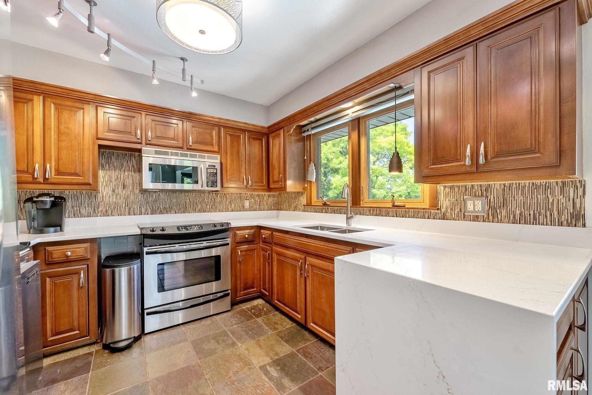 615 20th Avenue Court, East Moline, Illinois image 8