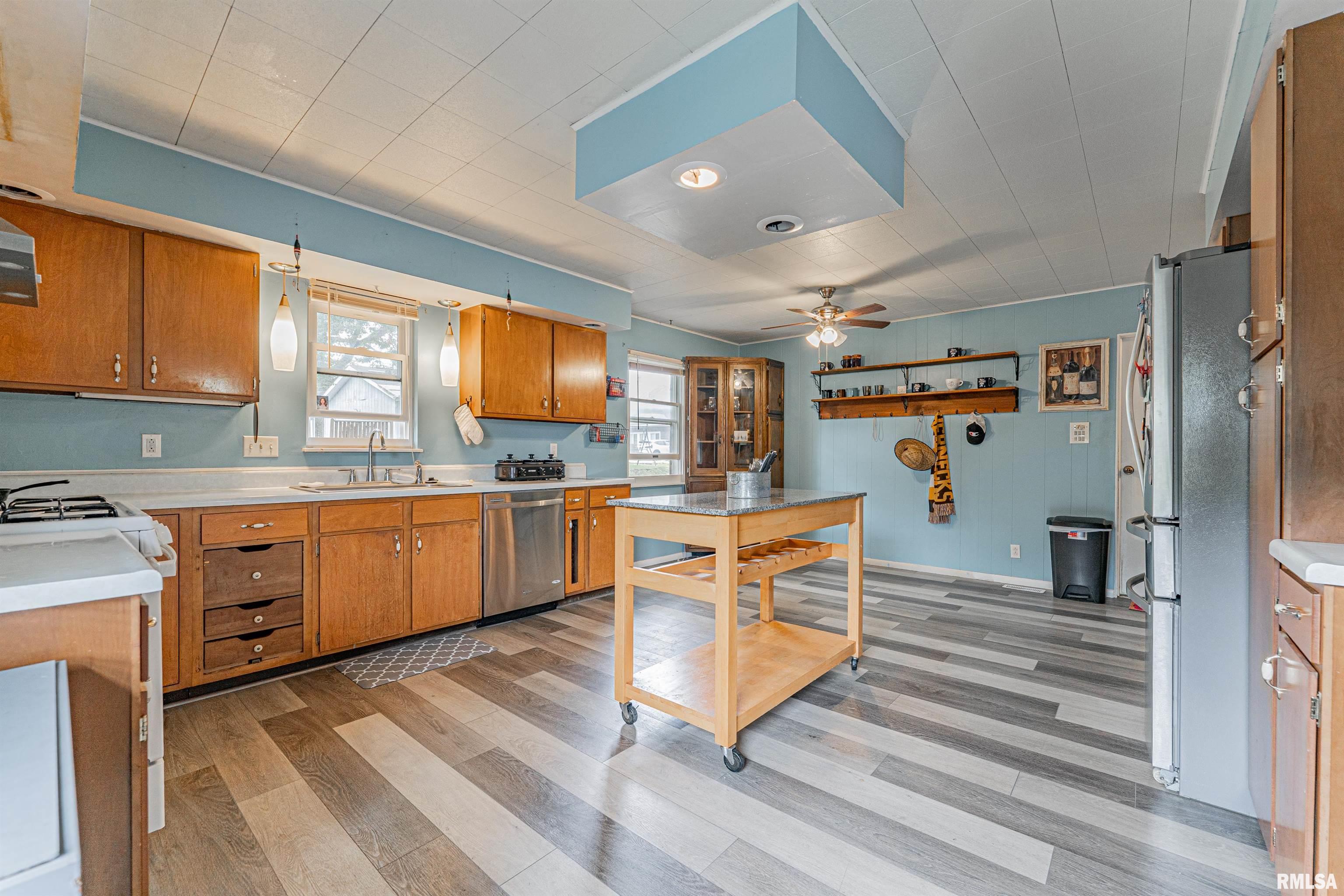 327 Elm Lane, Petersburg, Illinois image 13