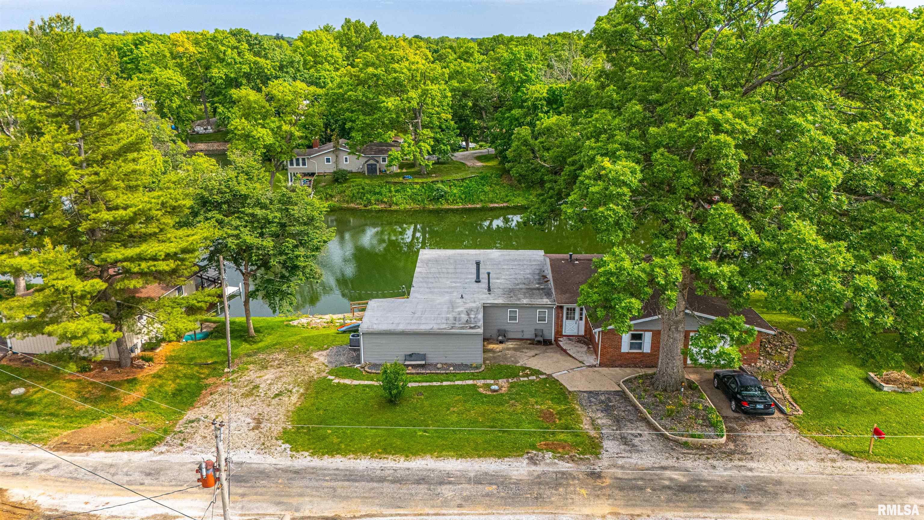 327 Elm Lane, Petersburg, Illinois image 2