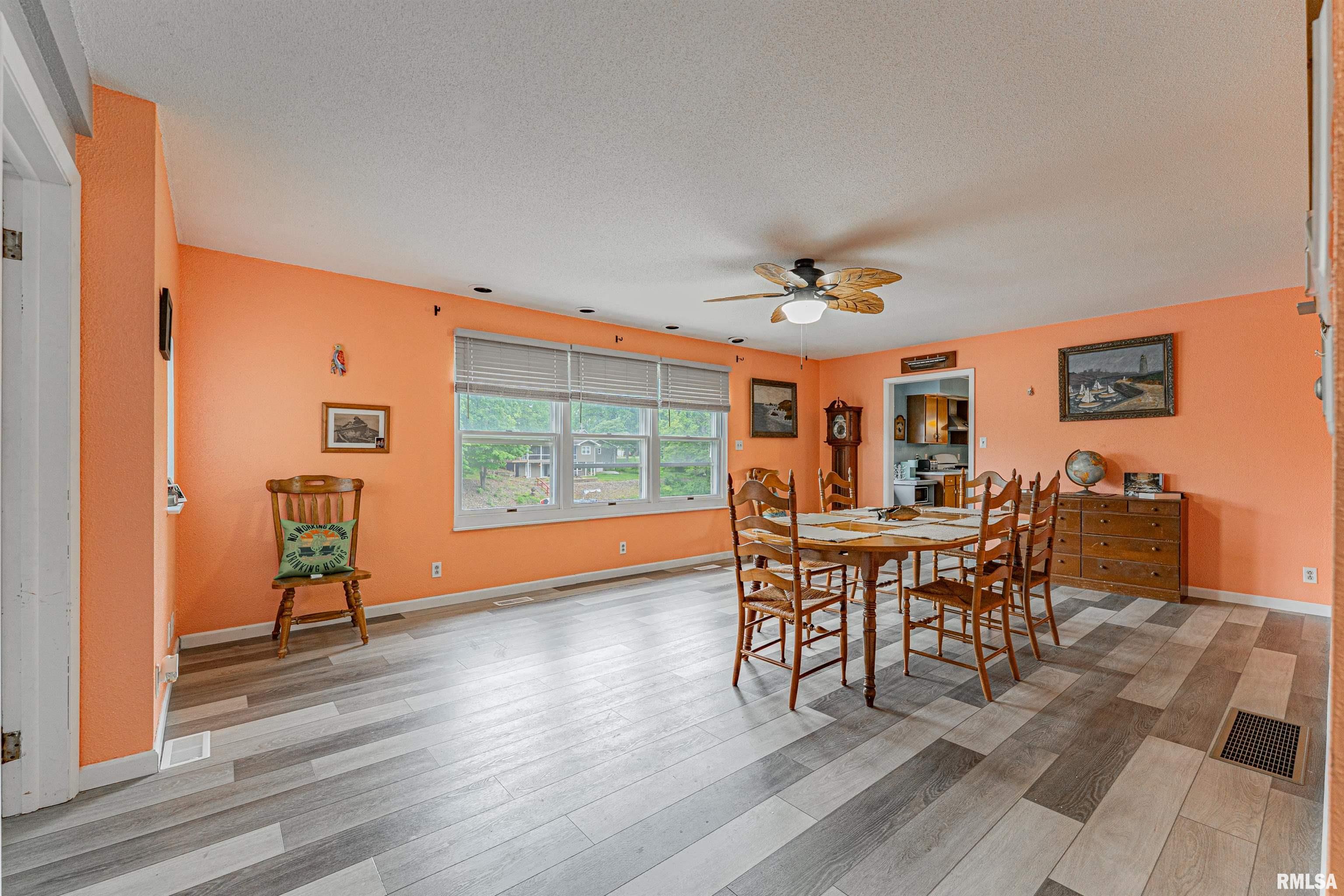 327 Elm Lane, Petersburg, Illinois image 9