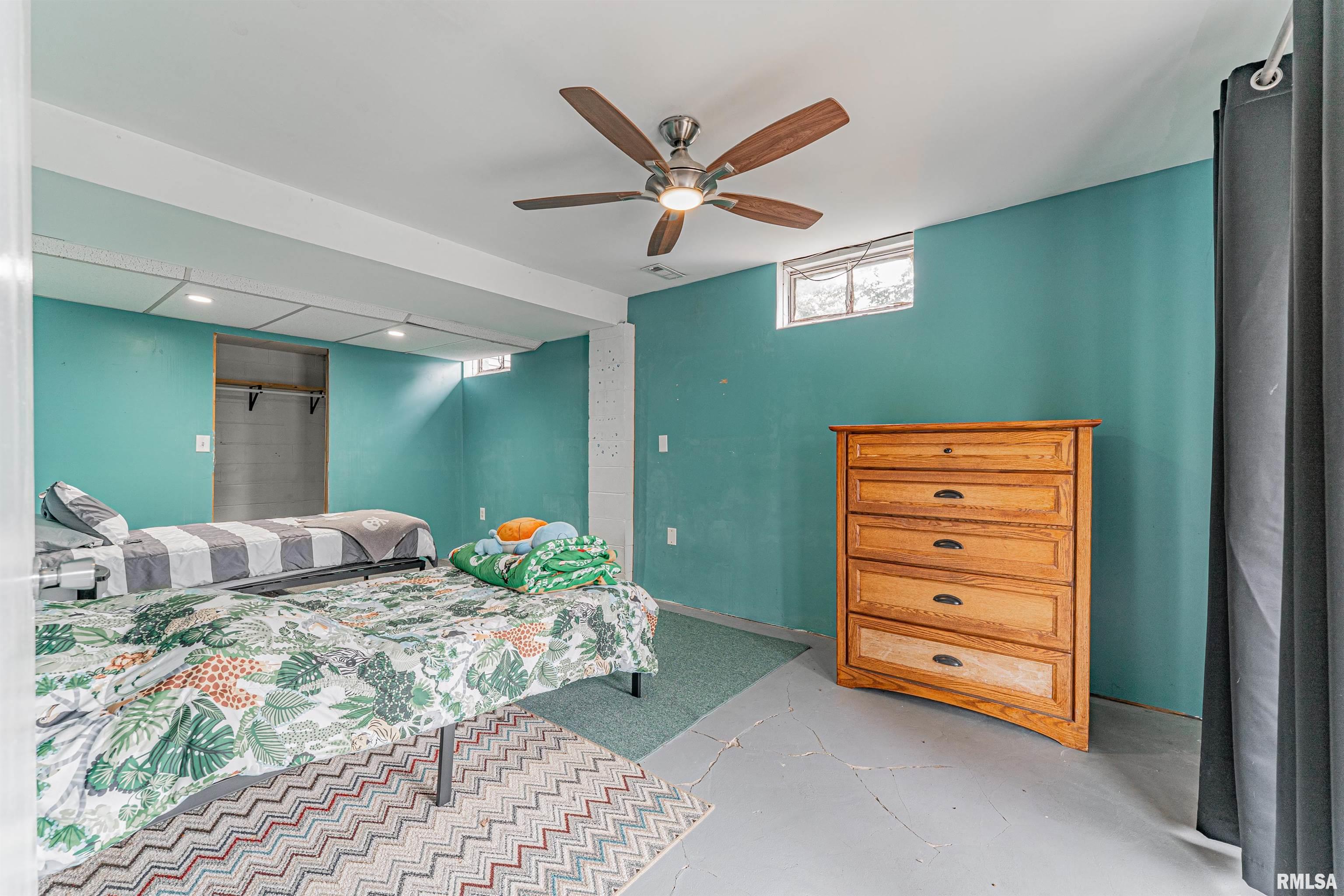 327 Elm Lane, Petersburg, Illinois image 33