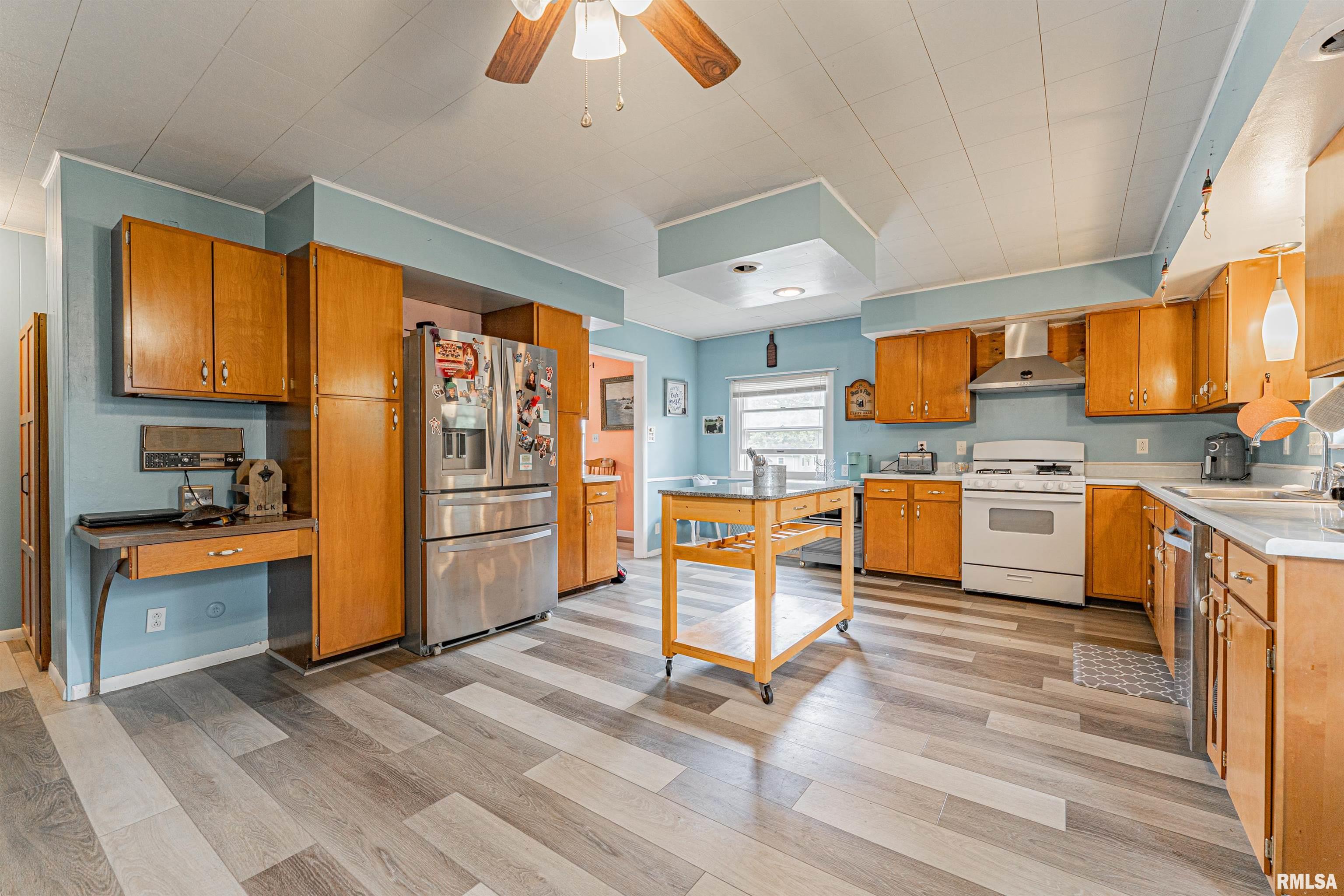 327 Elm Lane, Petersburg, Illinois image 14