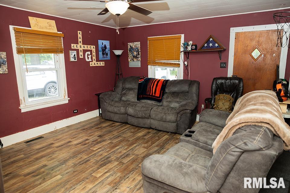607 E 3rd Street, Kinmundy, Illinois image 7