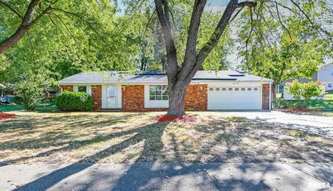 Homes For Sale - 2112 Granada Drive<br/> Tazewell County, Pekin, IL 61554