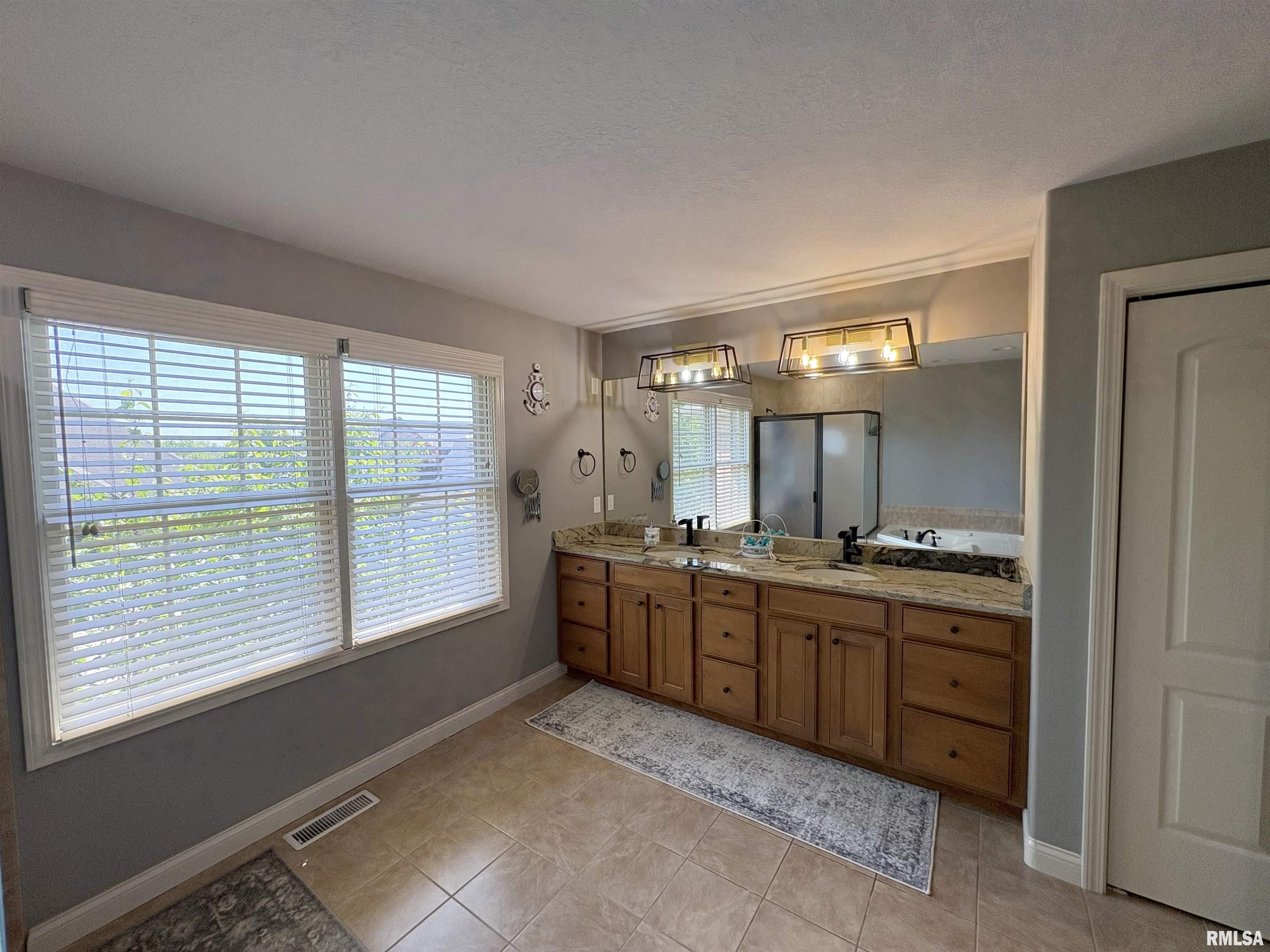 6821 N Basket Oak Drive, Edwards, Illinois image 39