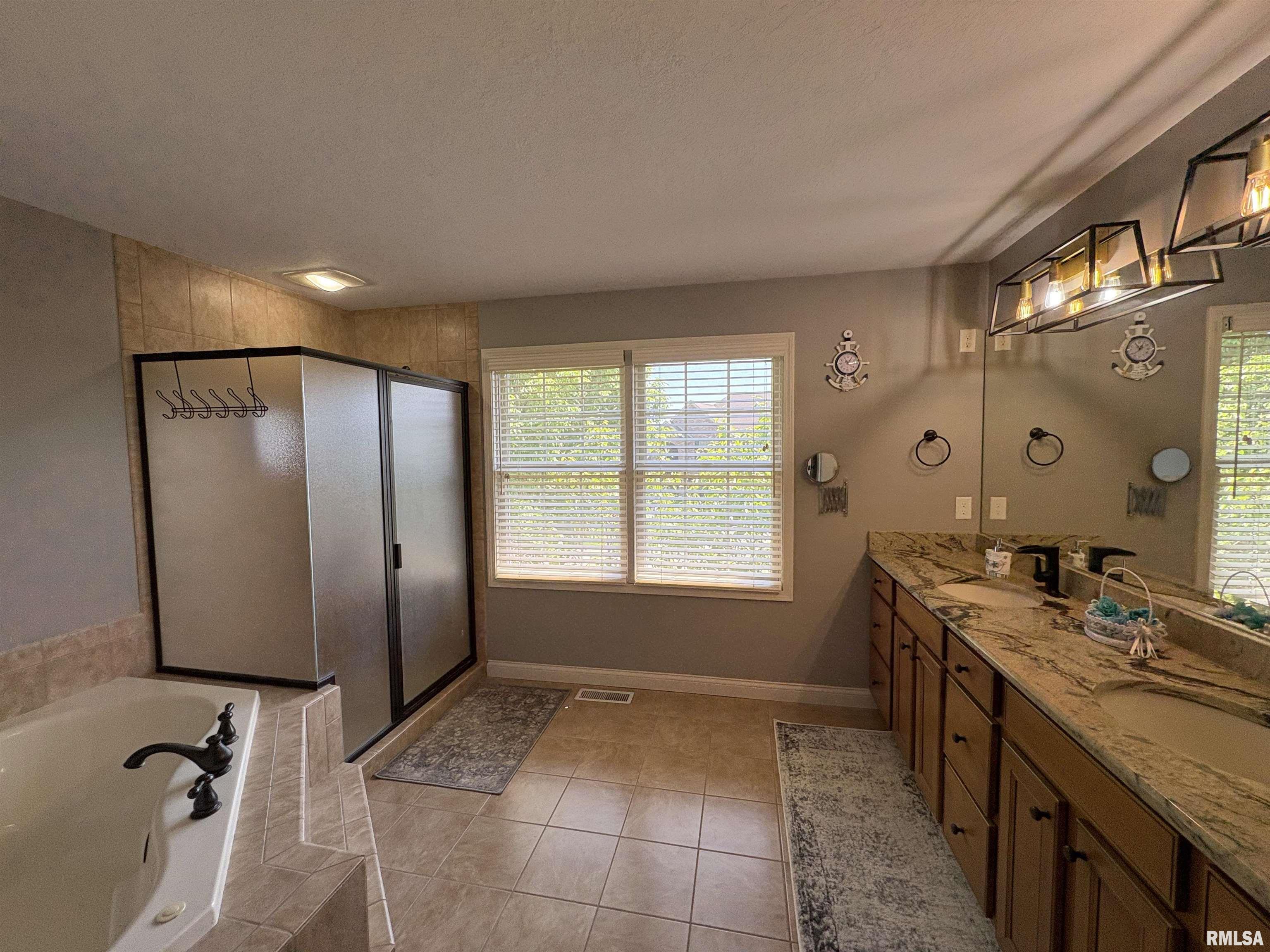6821 N Basket Oak Drive, Edwards, Illinois image 37