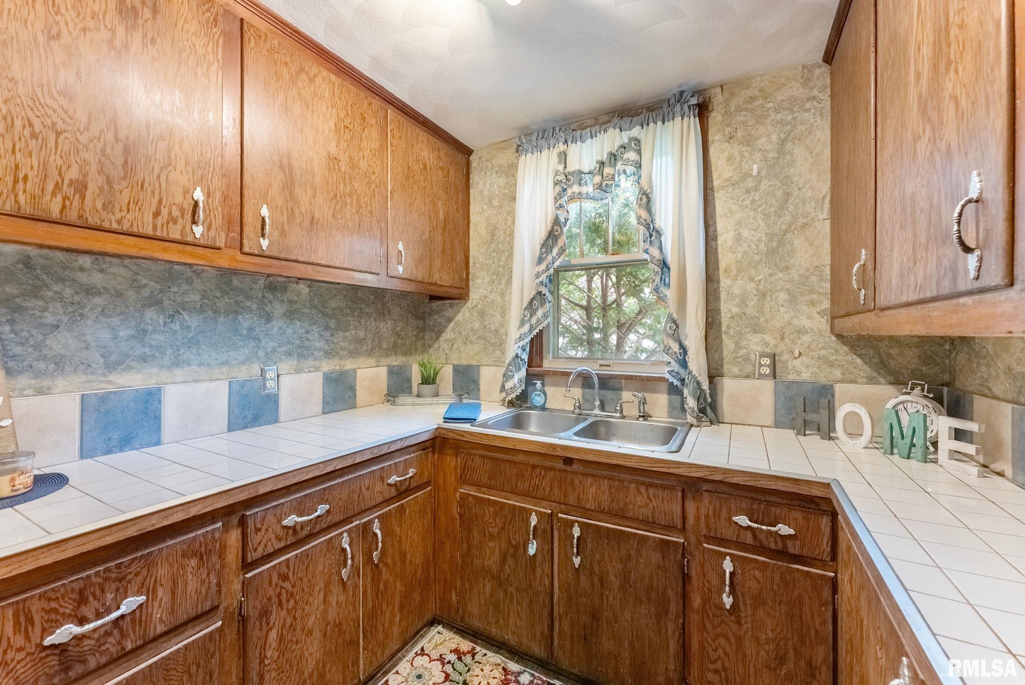 314 W Locust Street, Cambridge, Illinois image 13