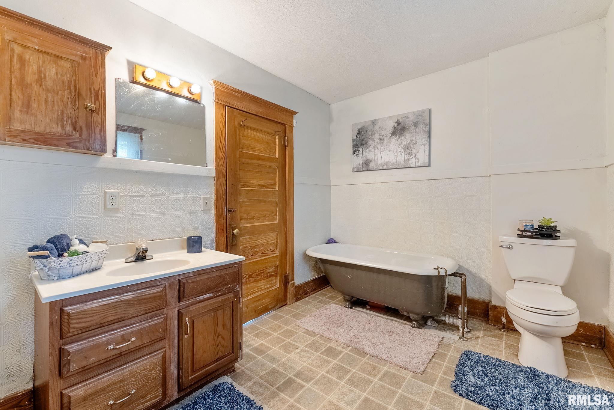314 W Locust Street, Cambridge, Illinois image 20