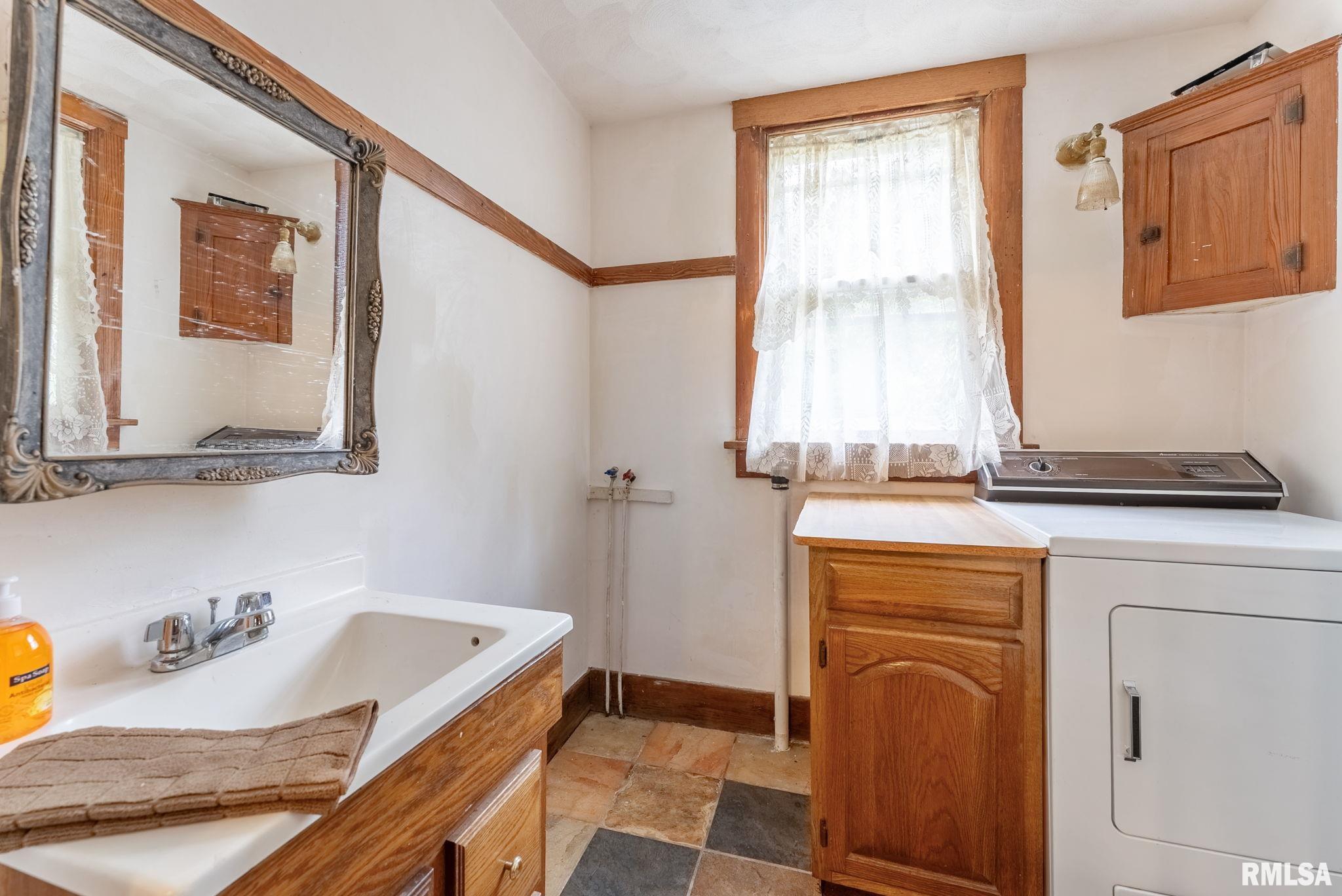314 W Locust Street, Cambridge, Illinois image 14