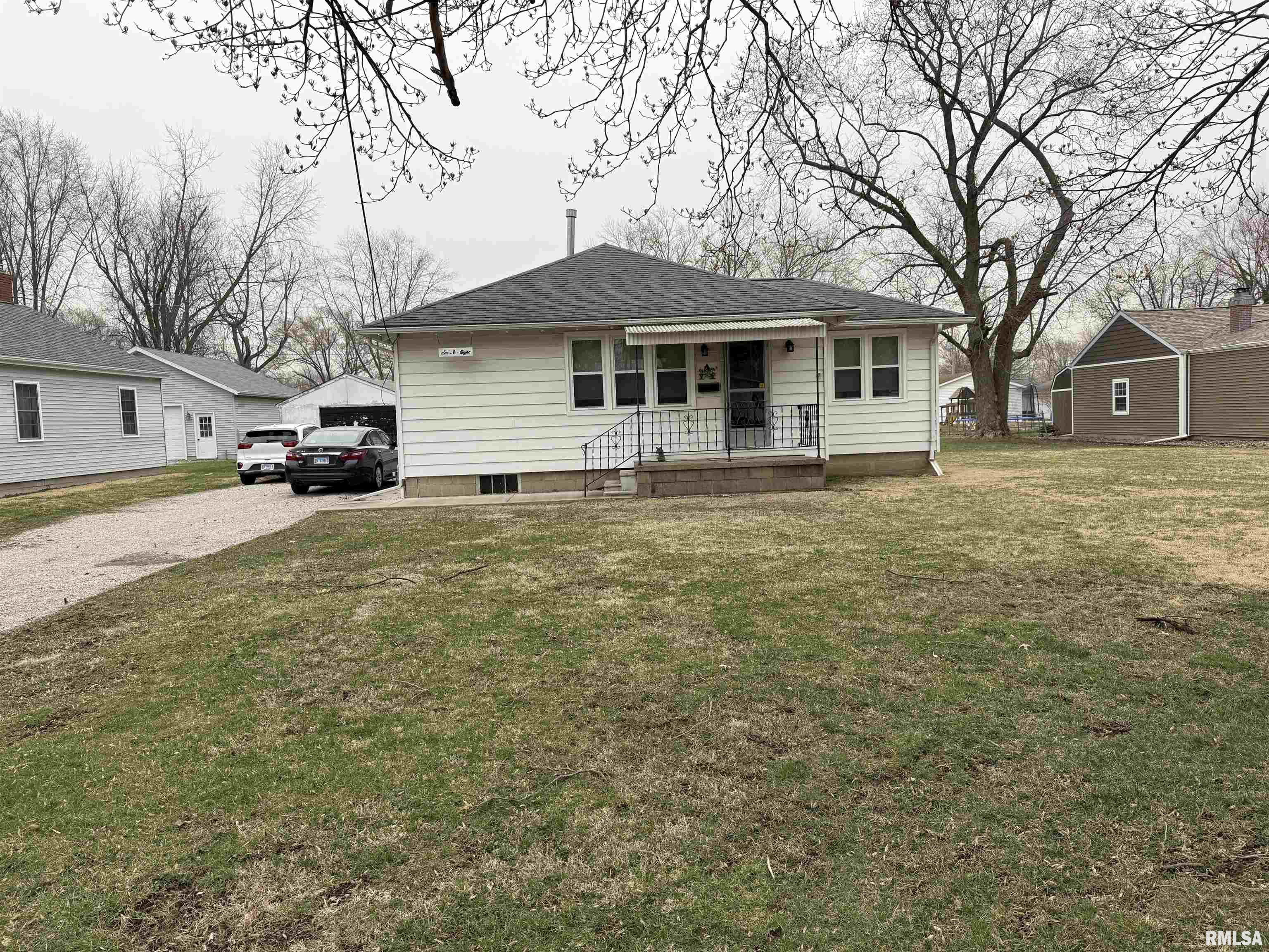 608 Maple Street, Pana, Illinois image 1