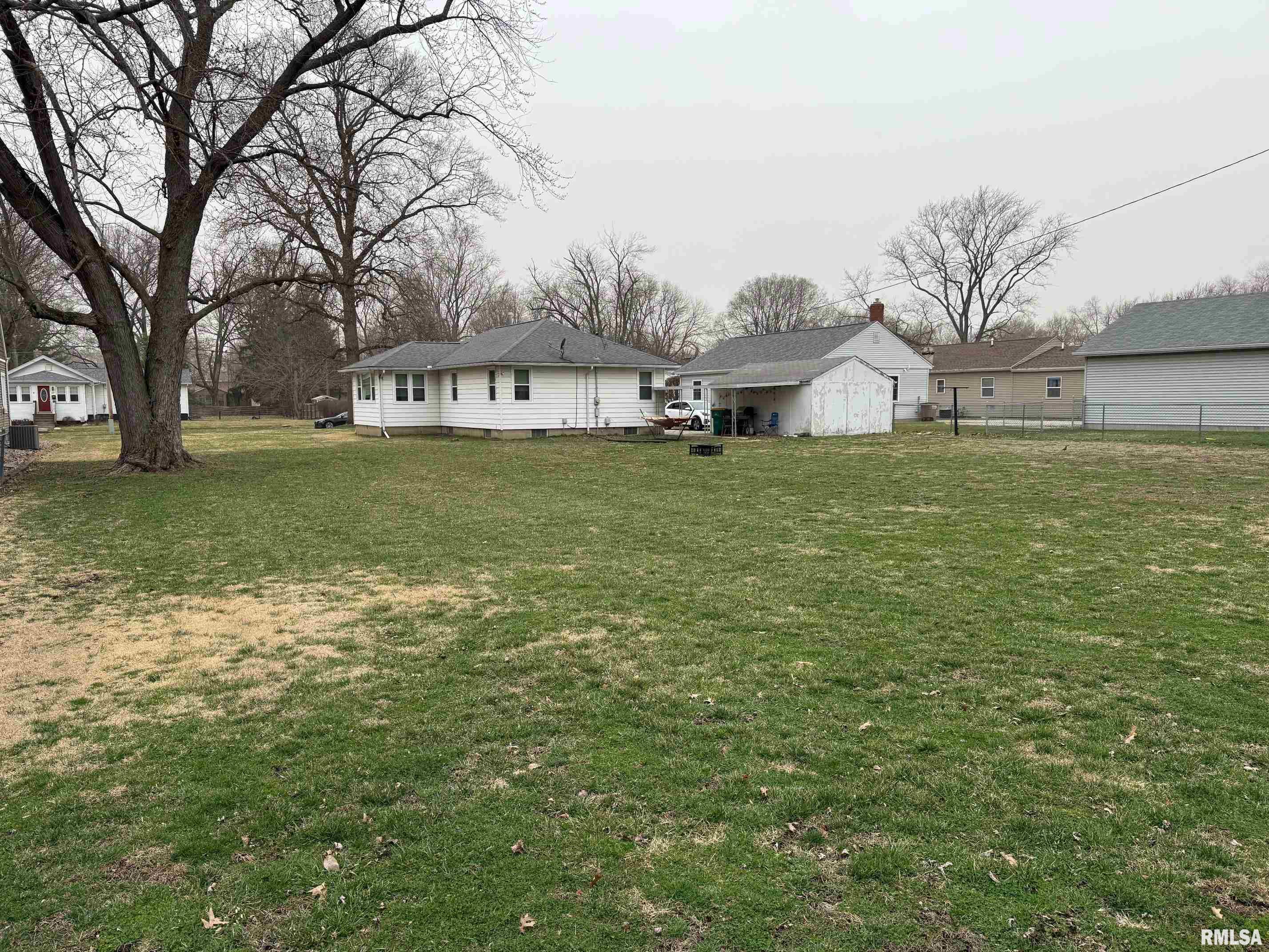608 Maple Street, Pana, Illinois image 2