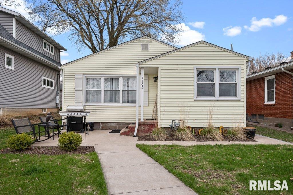 1309 SW Canal Shore Drive, Le Claire, Iowa image 2