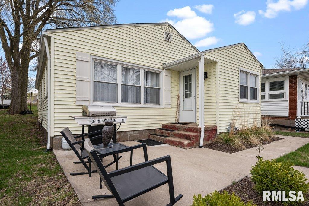 1309 SW Canal Shore Drive, Le Claire, Iowa image 1