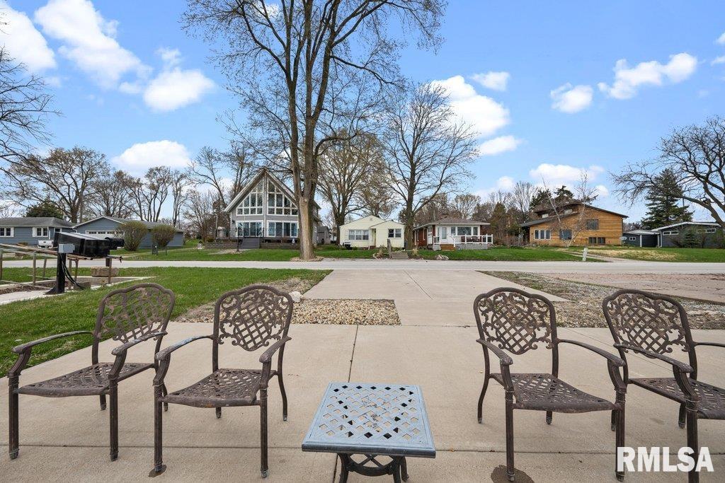 1309 SW Canal Shore Drive, Le Claire, Iowa image 4