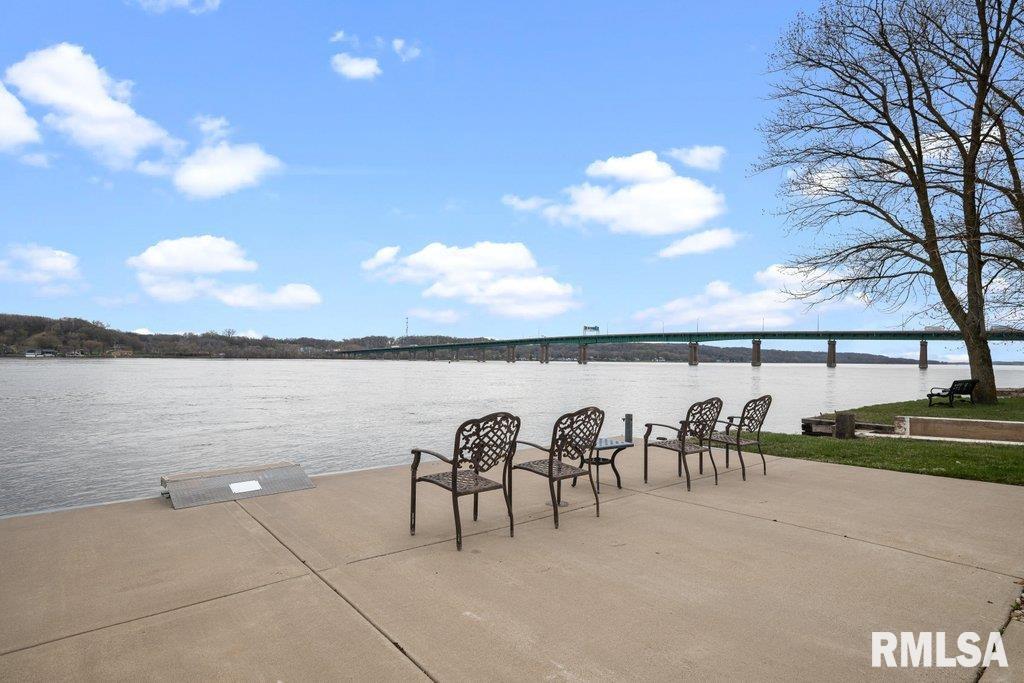1309 SW Canal Shore Drive, Le Claire, Iowa image 6